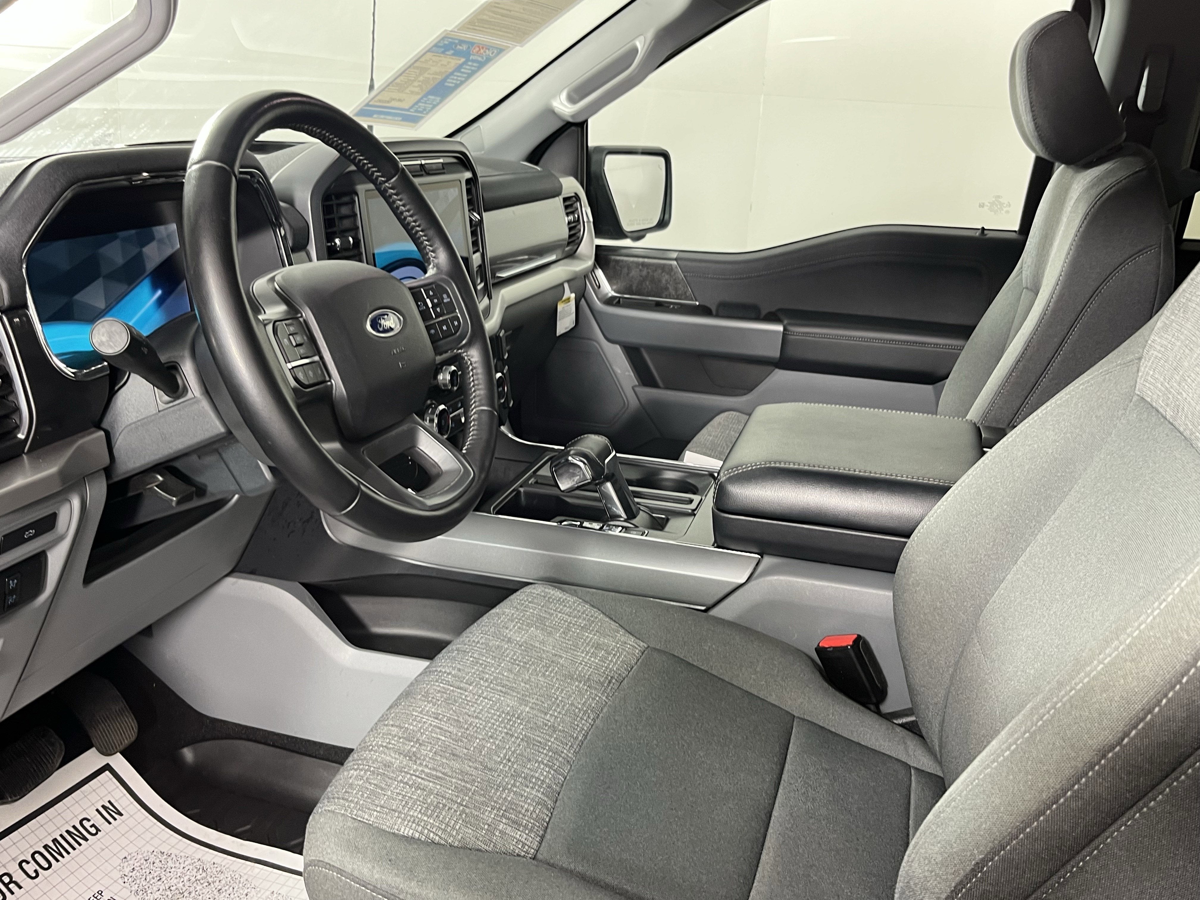 2022 Ford F-150 Lightning Base