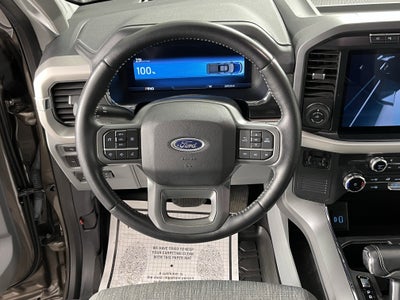2022 Ford F-150 Lightning Base