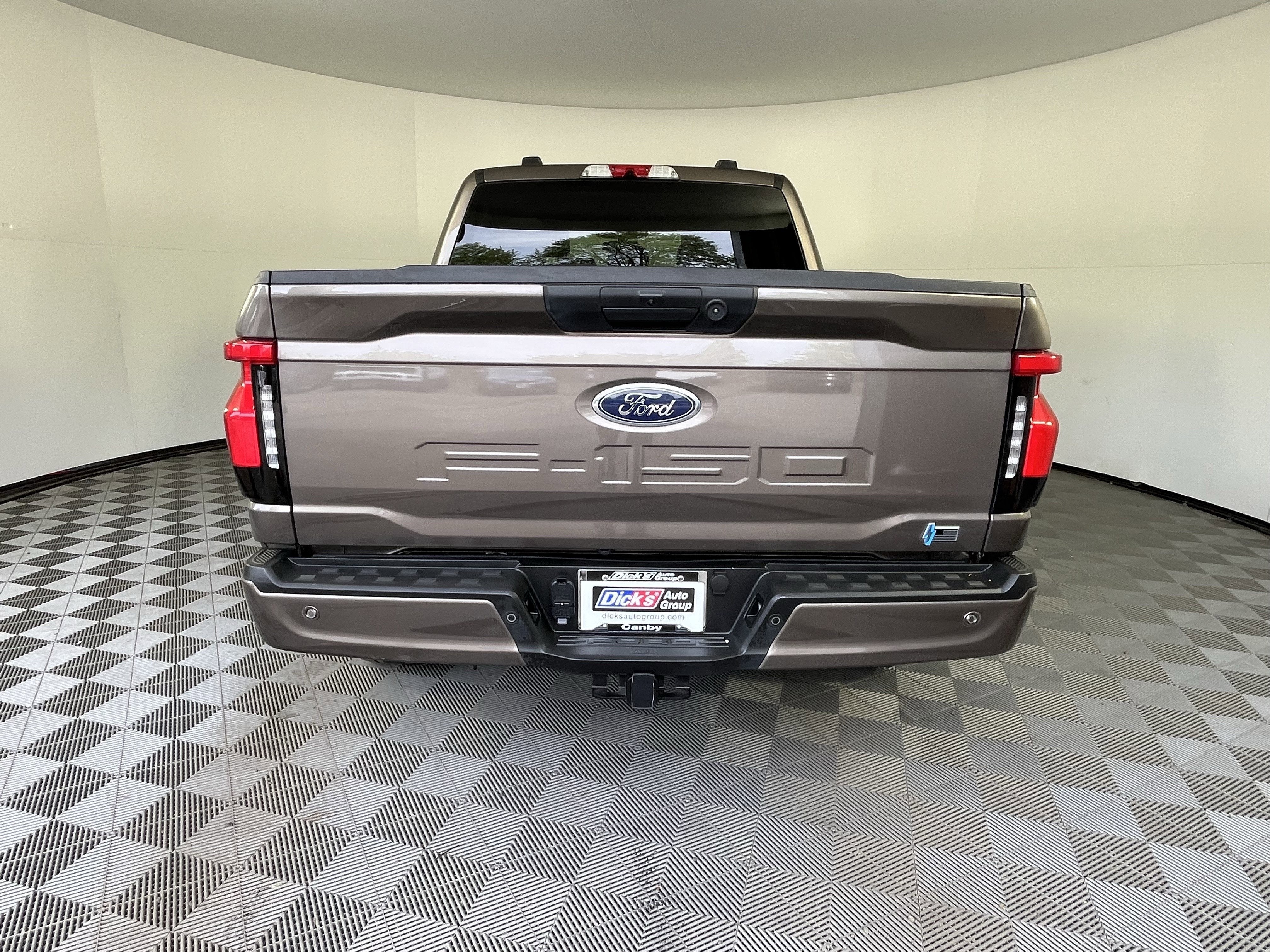 2022 Ford F-150 Lightning Base