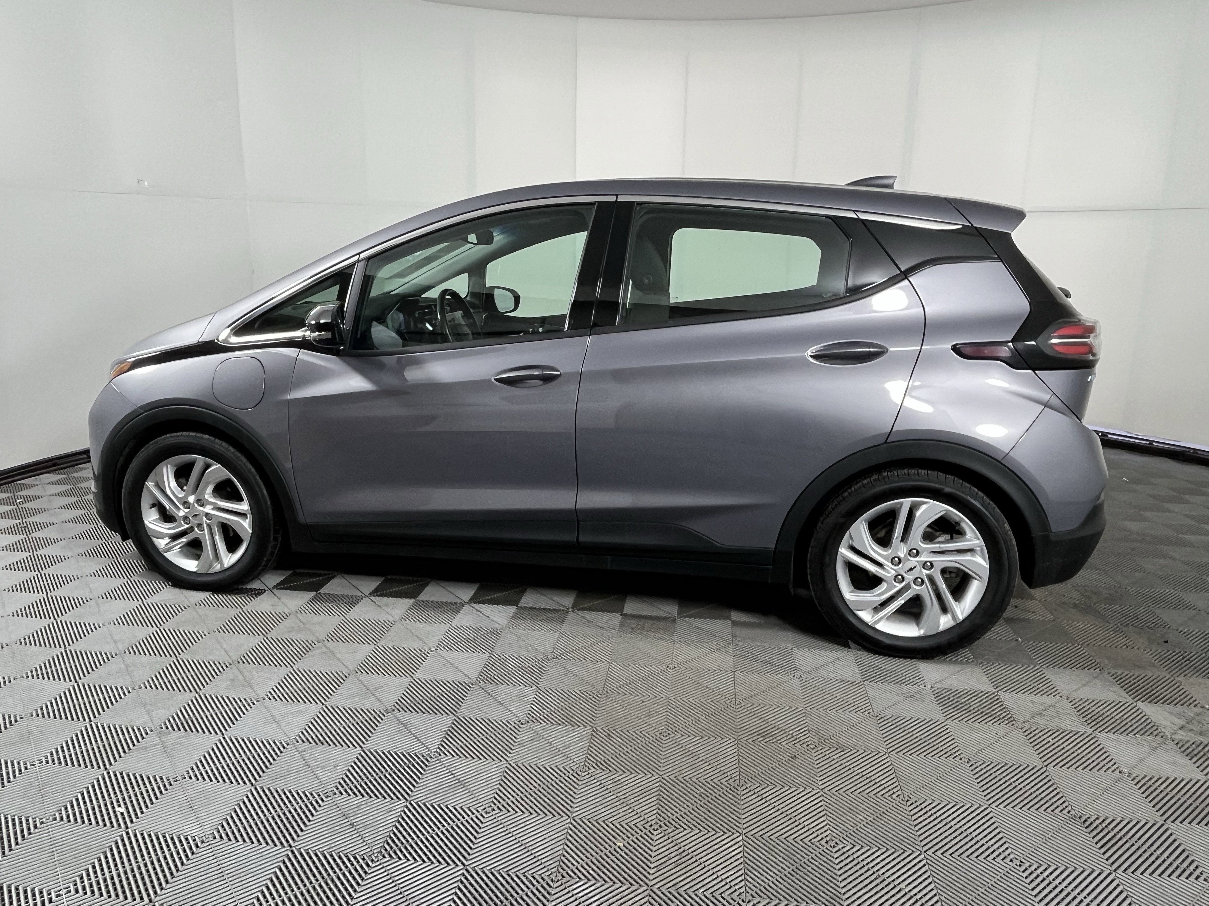 Used 2022 Chevrolet Bolt EV LT with VIN 1G1FW6S09N4133311 for sale in Canby, OR