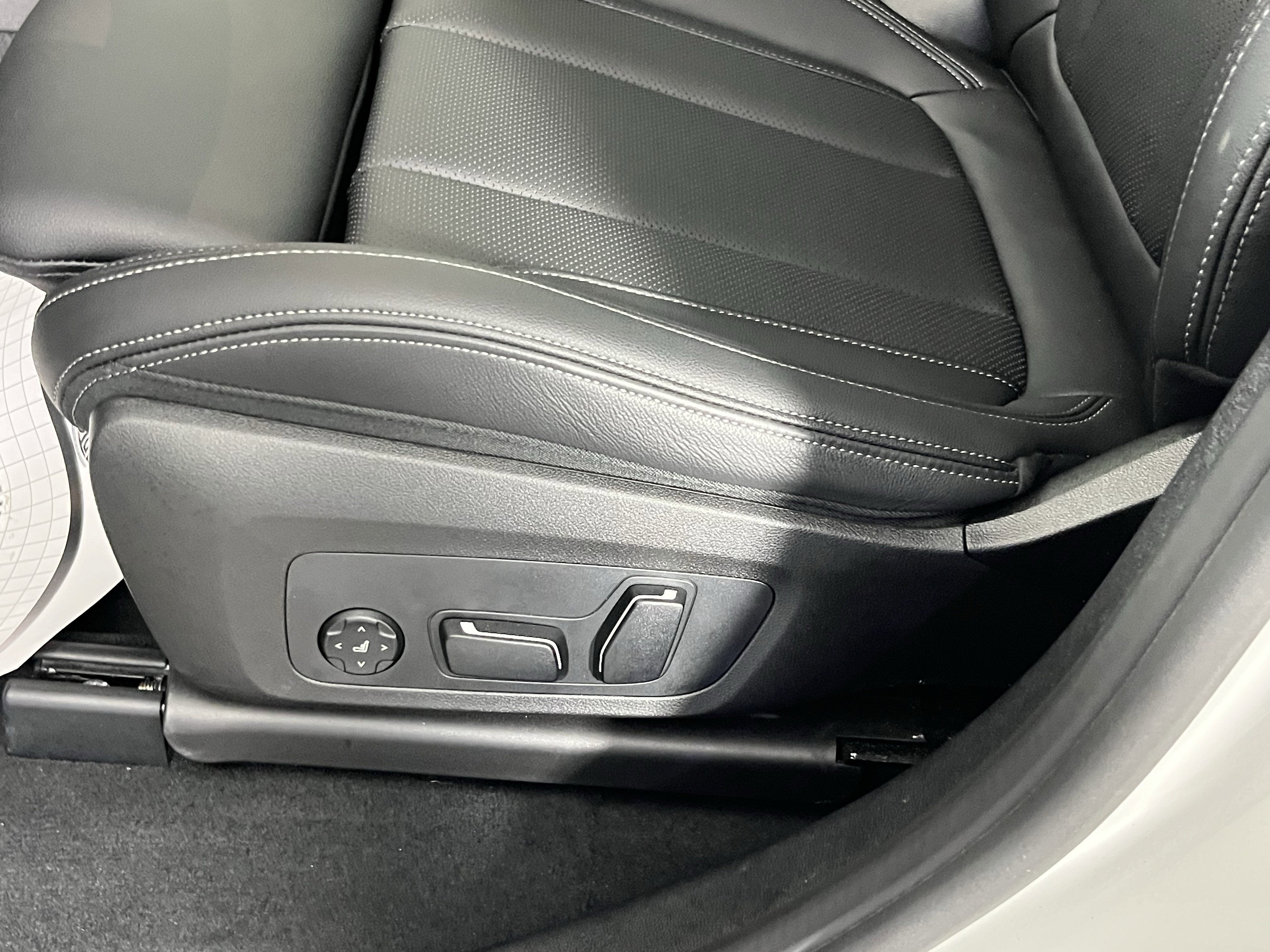 2025 BMW X4 xDrive30i