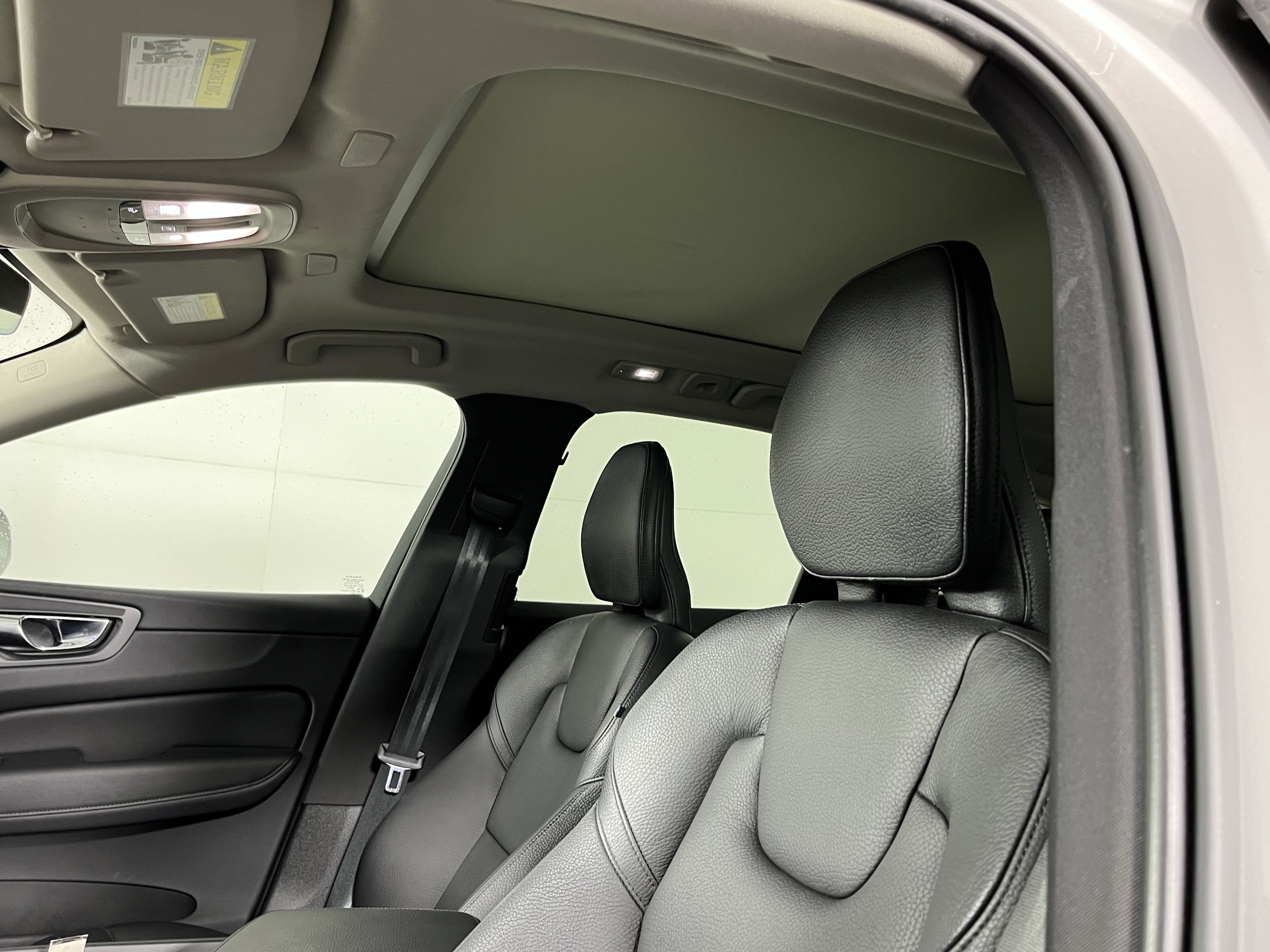 2022 Volvo XC60 Momentum