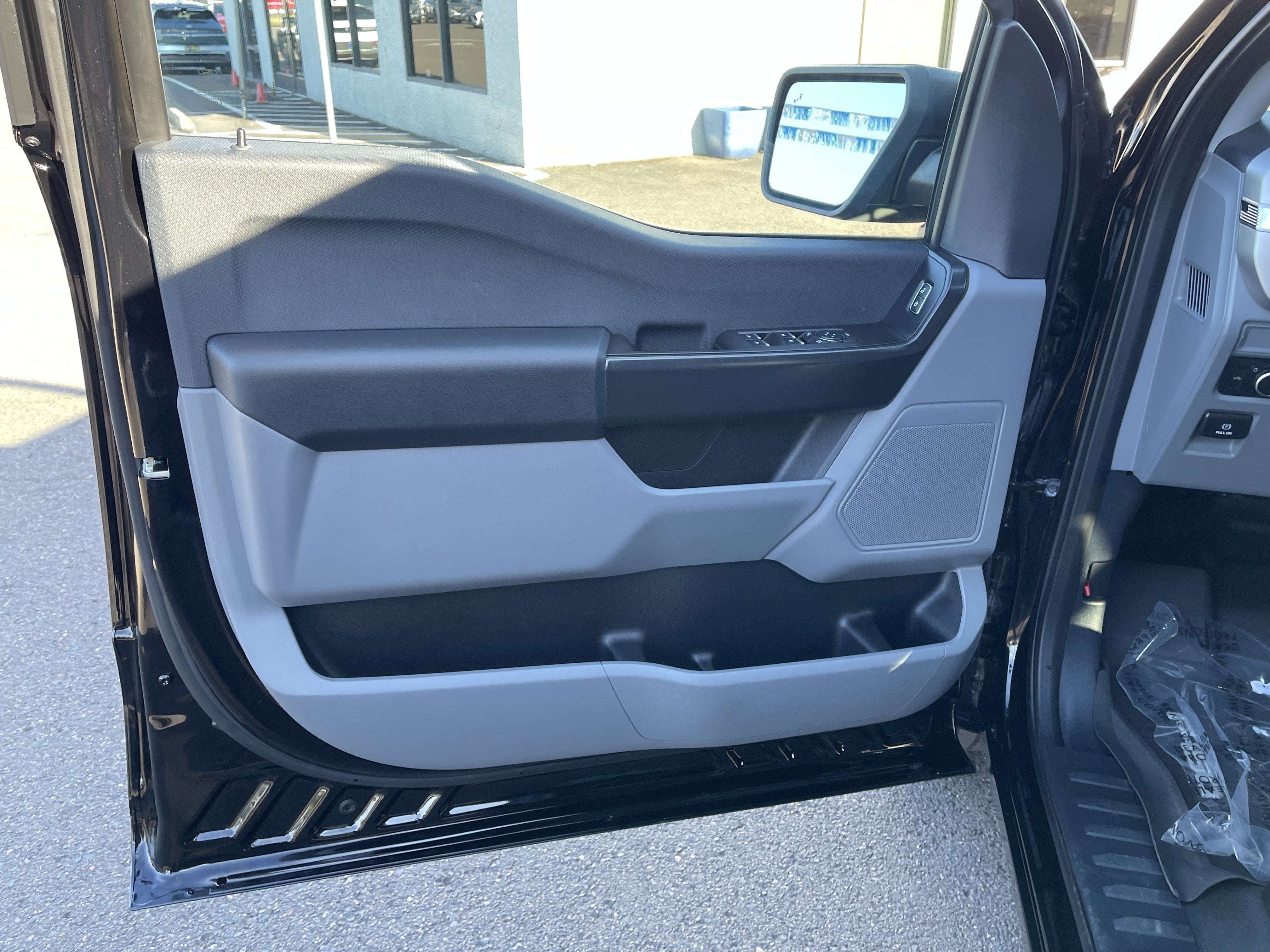 2022 Ford F-150 Lightning Pro 4WD SuperCrew 5.5' Box