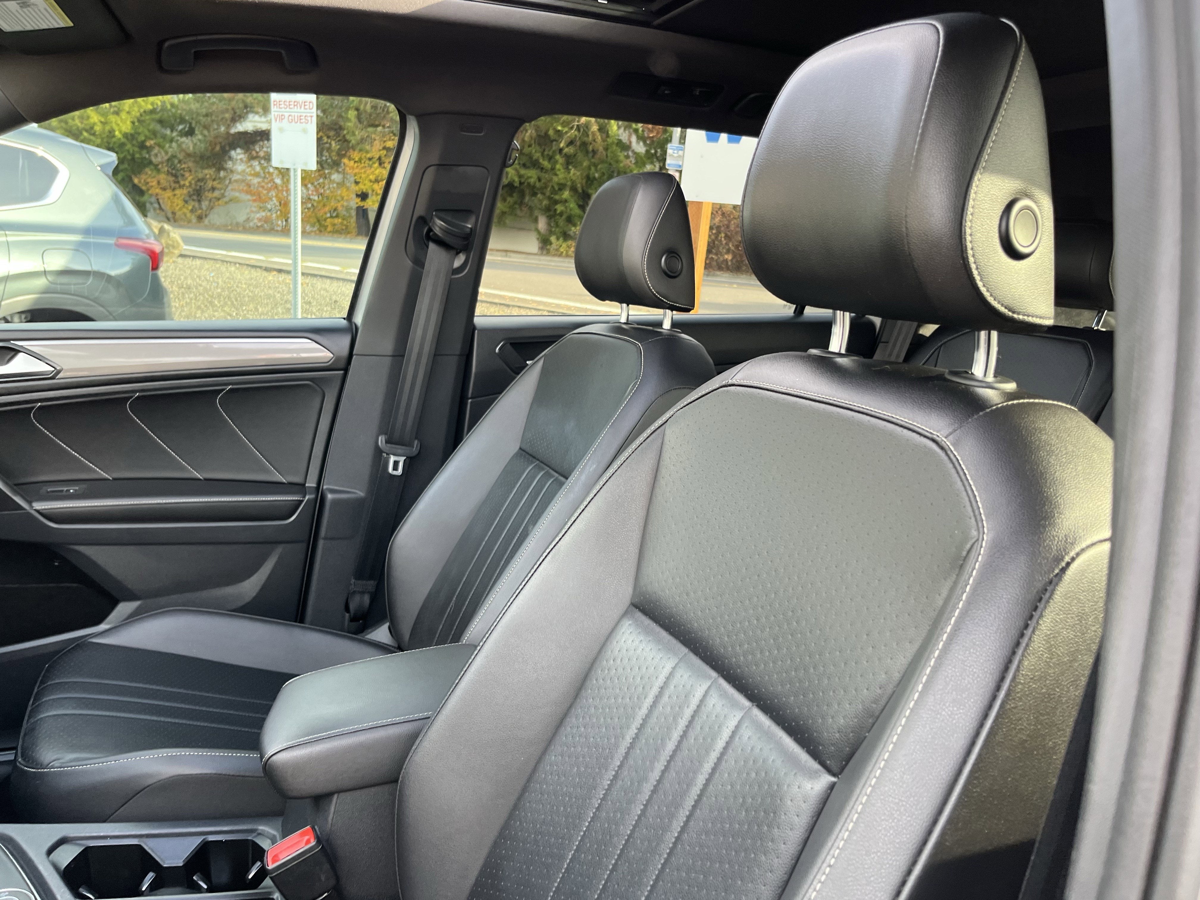 2022 Volkswagen Tiguan SE R-Line Black