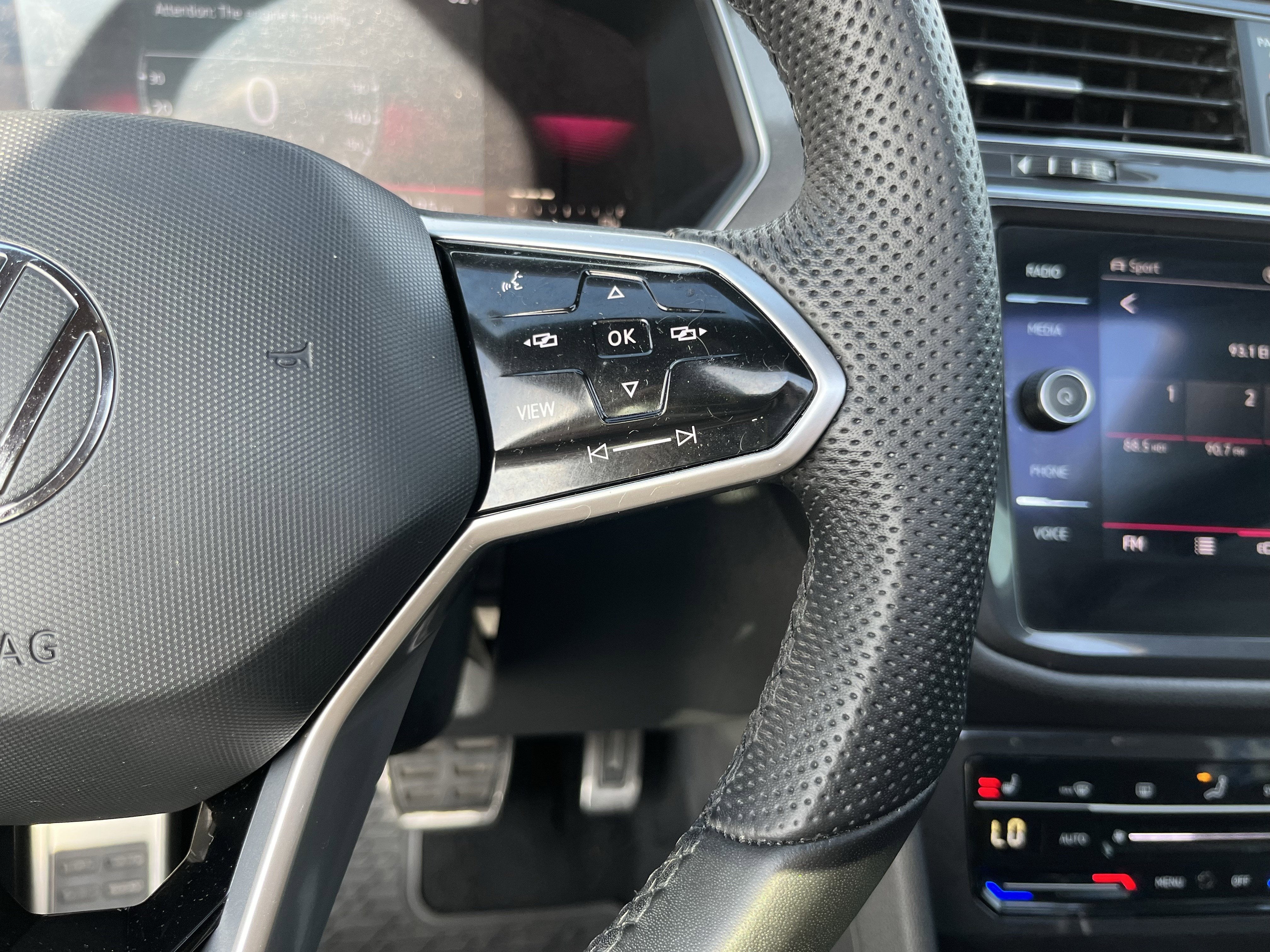 2022 Volkswagen Tiguan SE R-Line Black