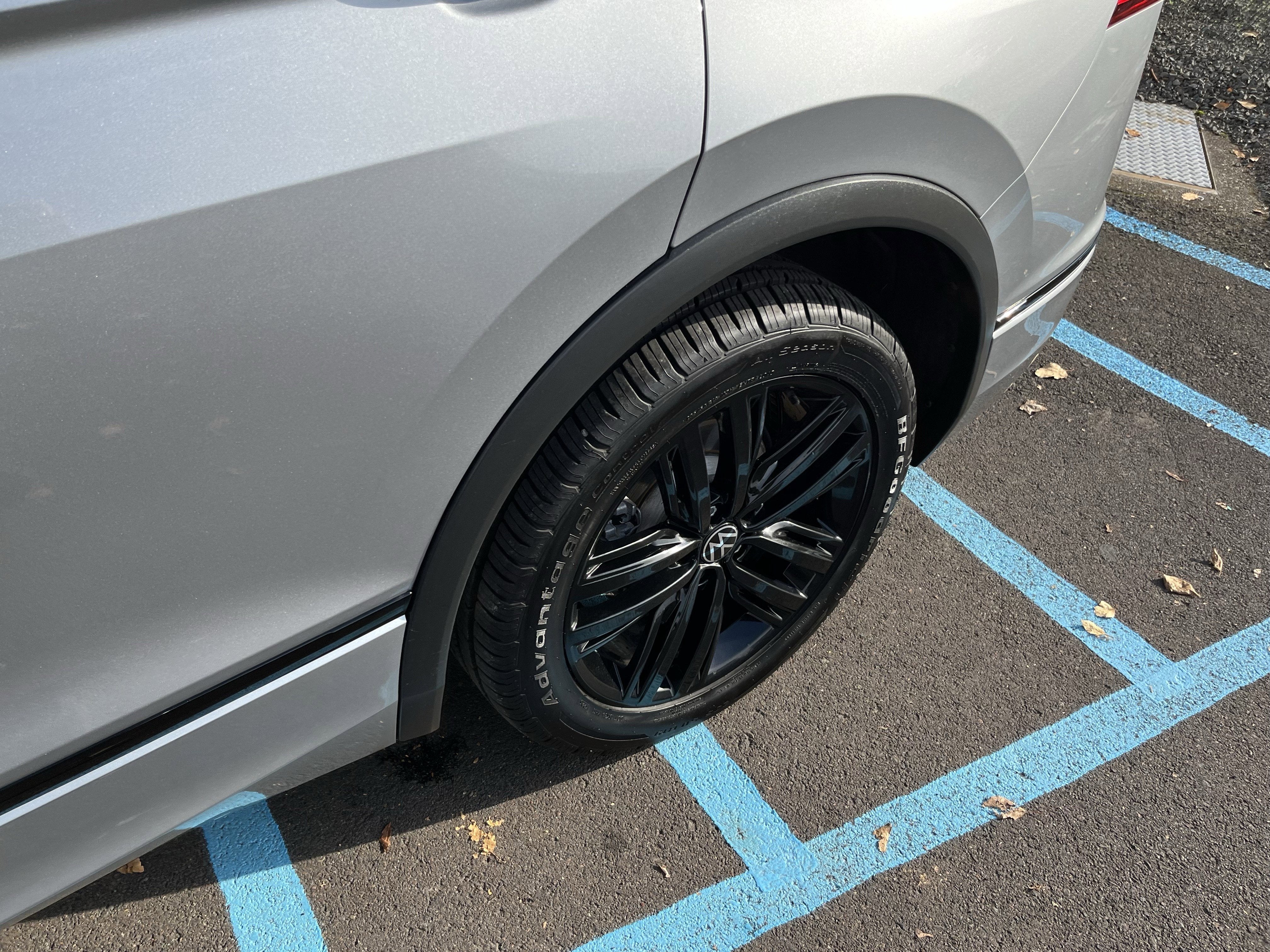 2022 Volkswagen Tiguan SE R-Line Black