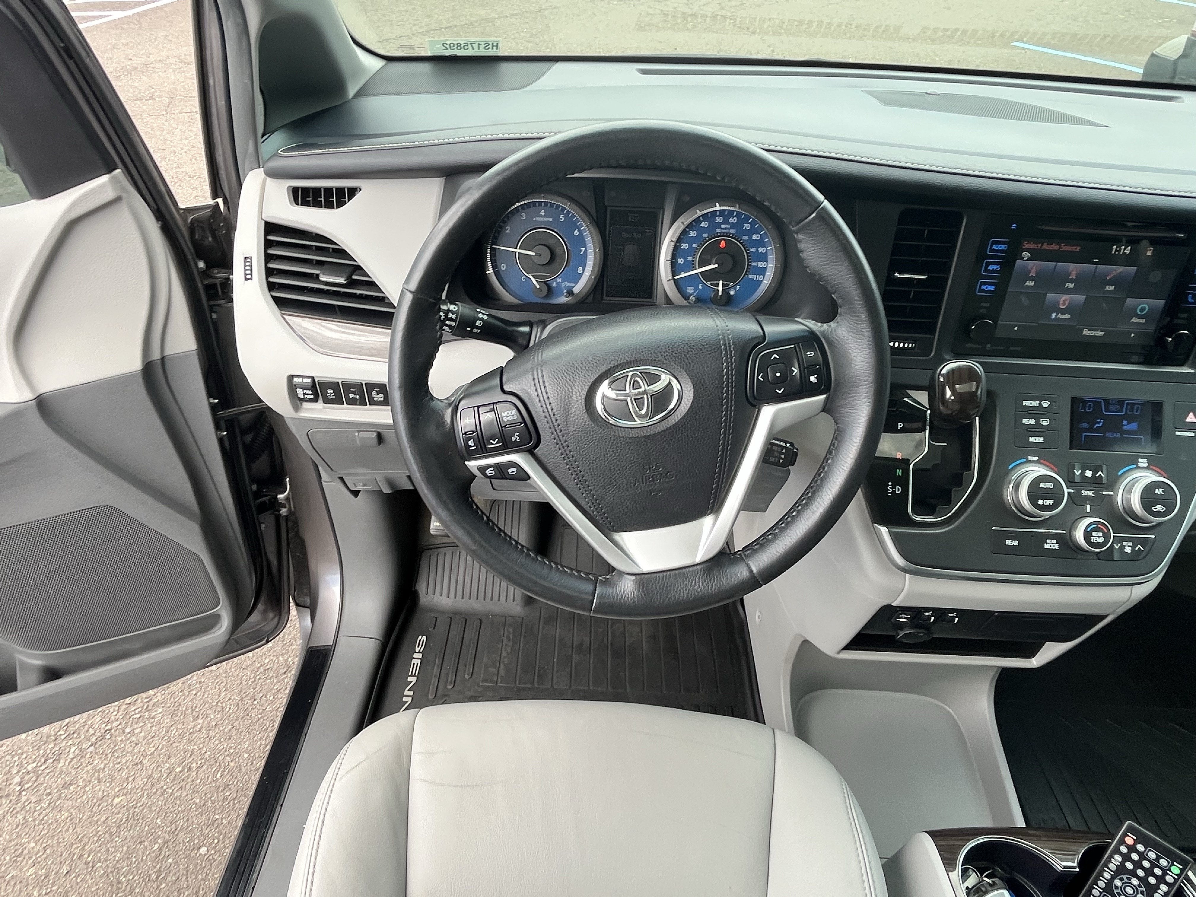 2017 Toyota Sienna XLE
