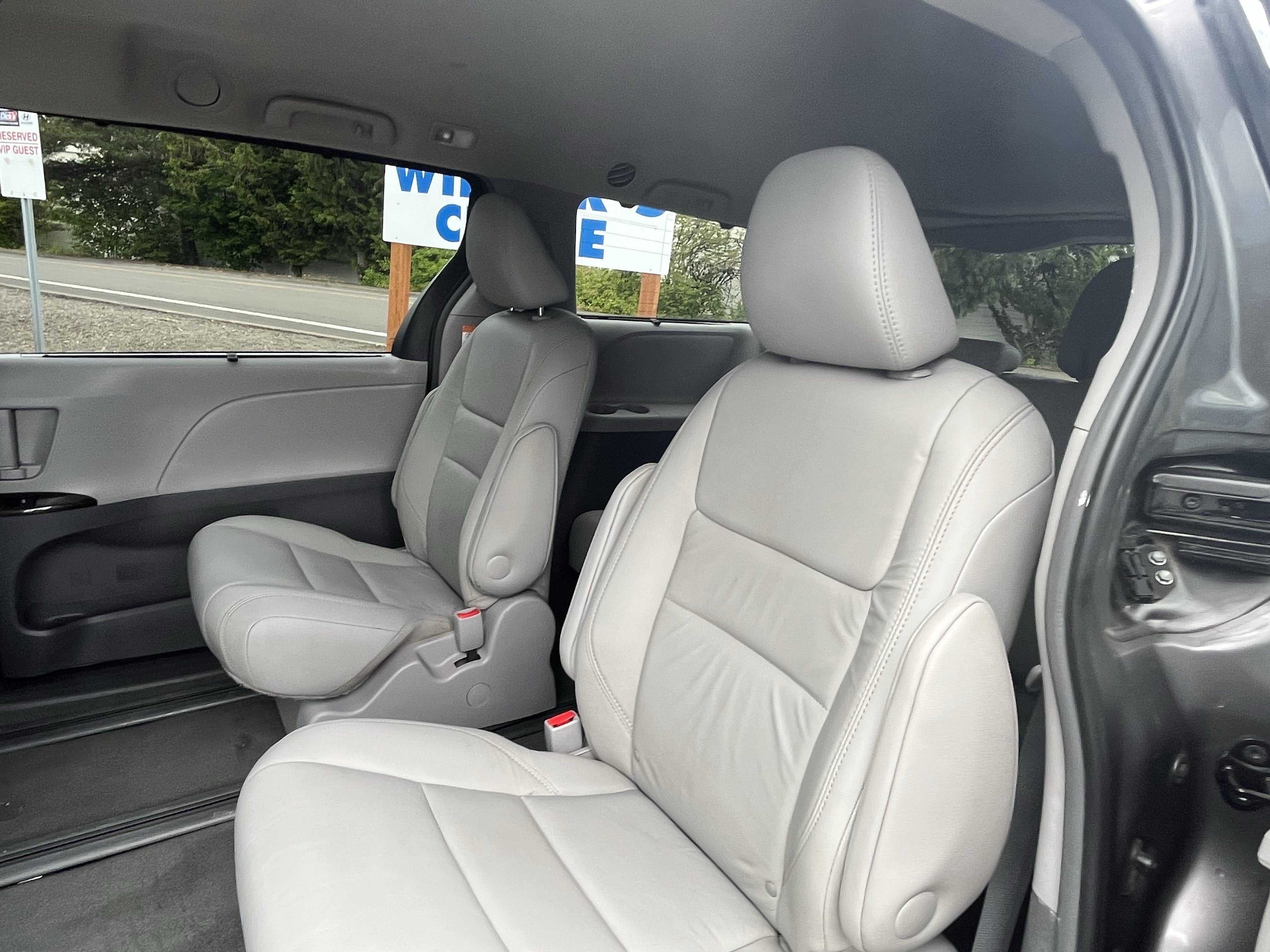 2017 Toyota Sienna XLE