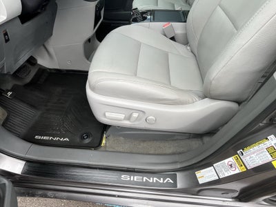 2017 Toyota Sienna XLE