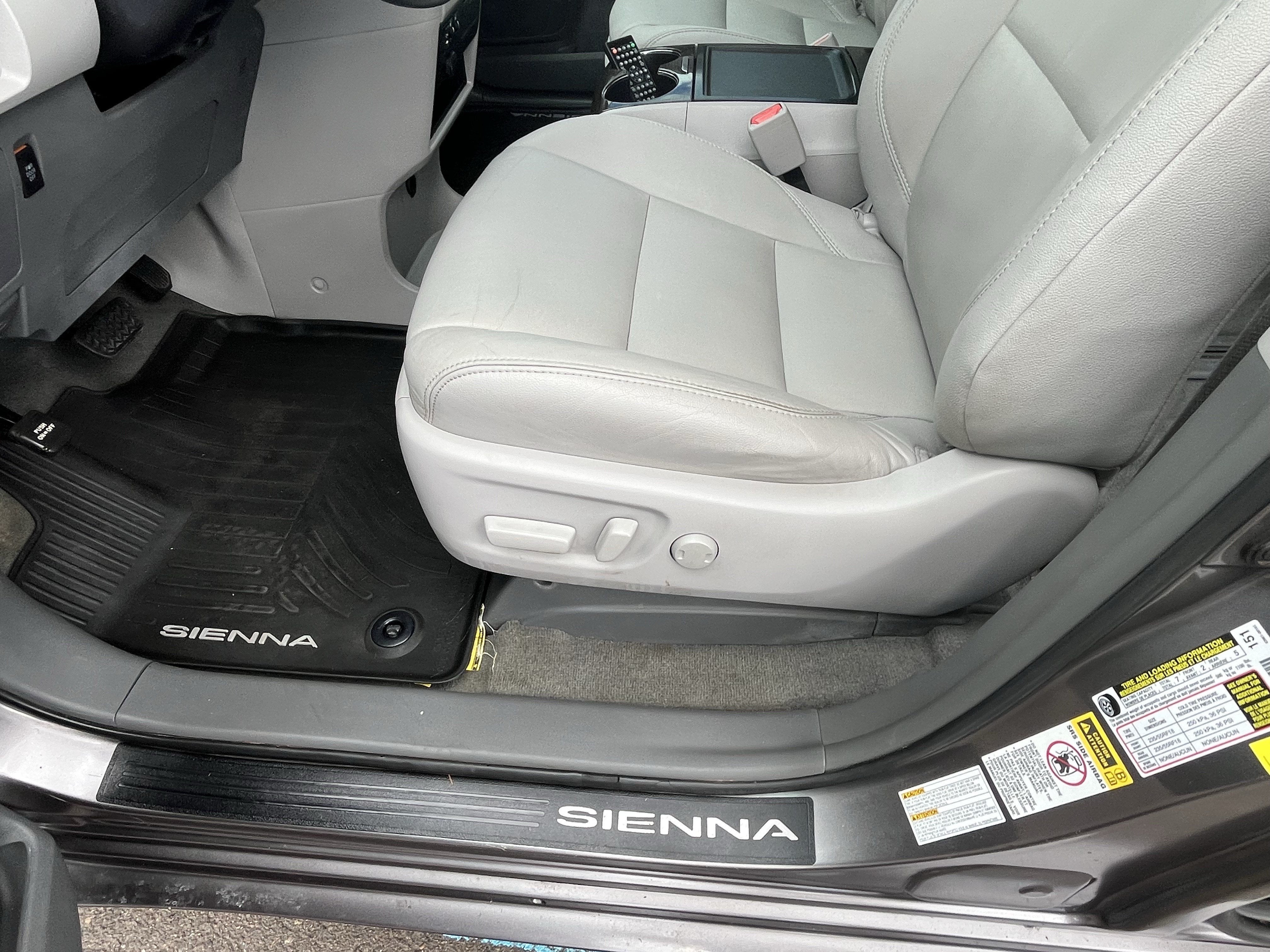 2017 Toyota Sienna XLE