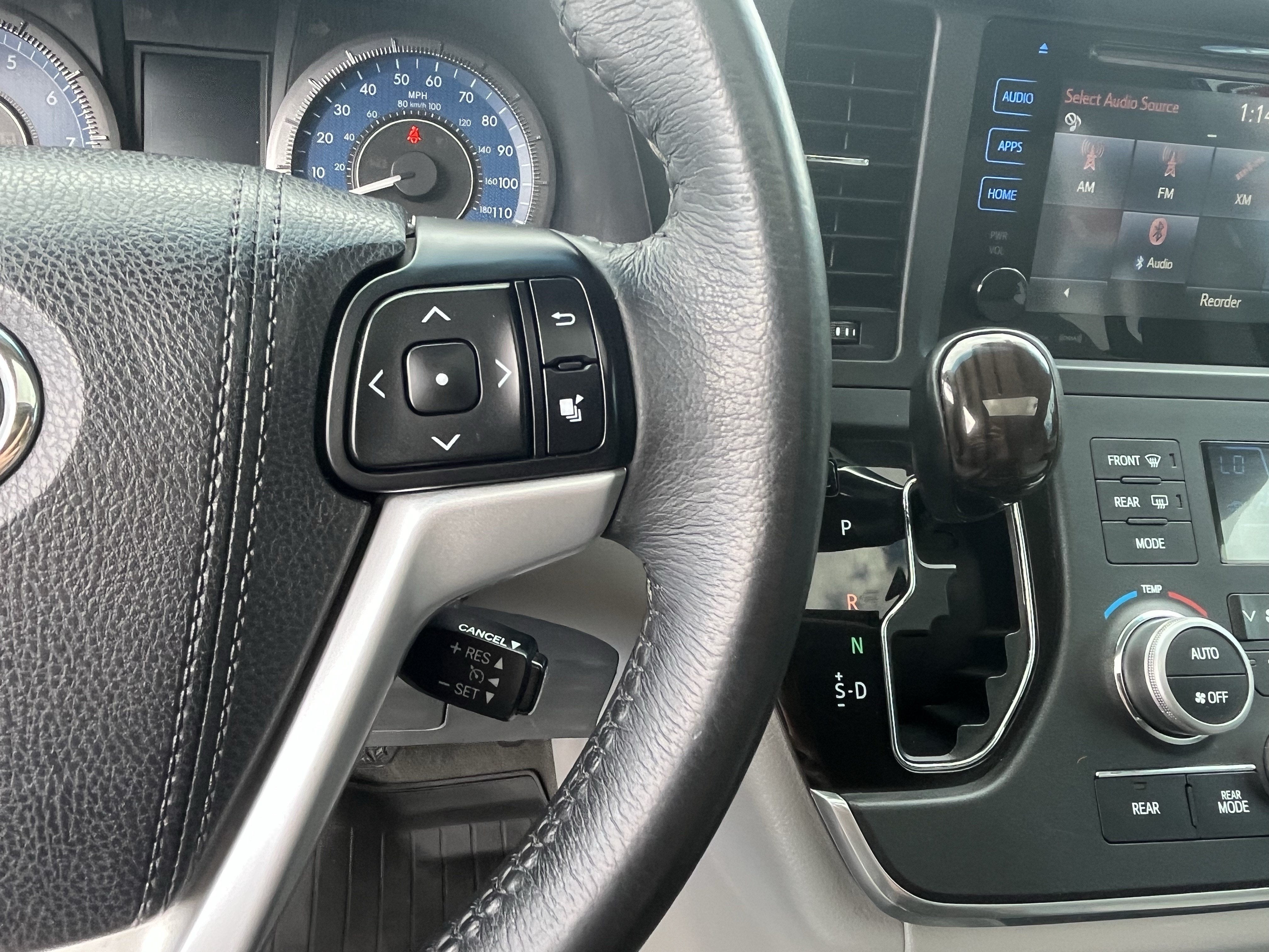 2017 Toyota Sienna XLE