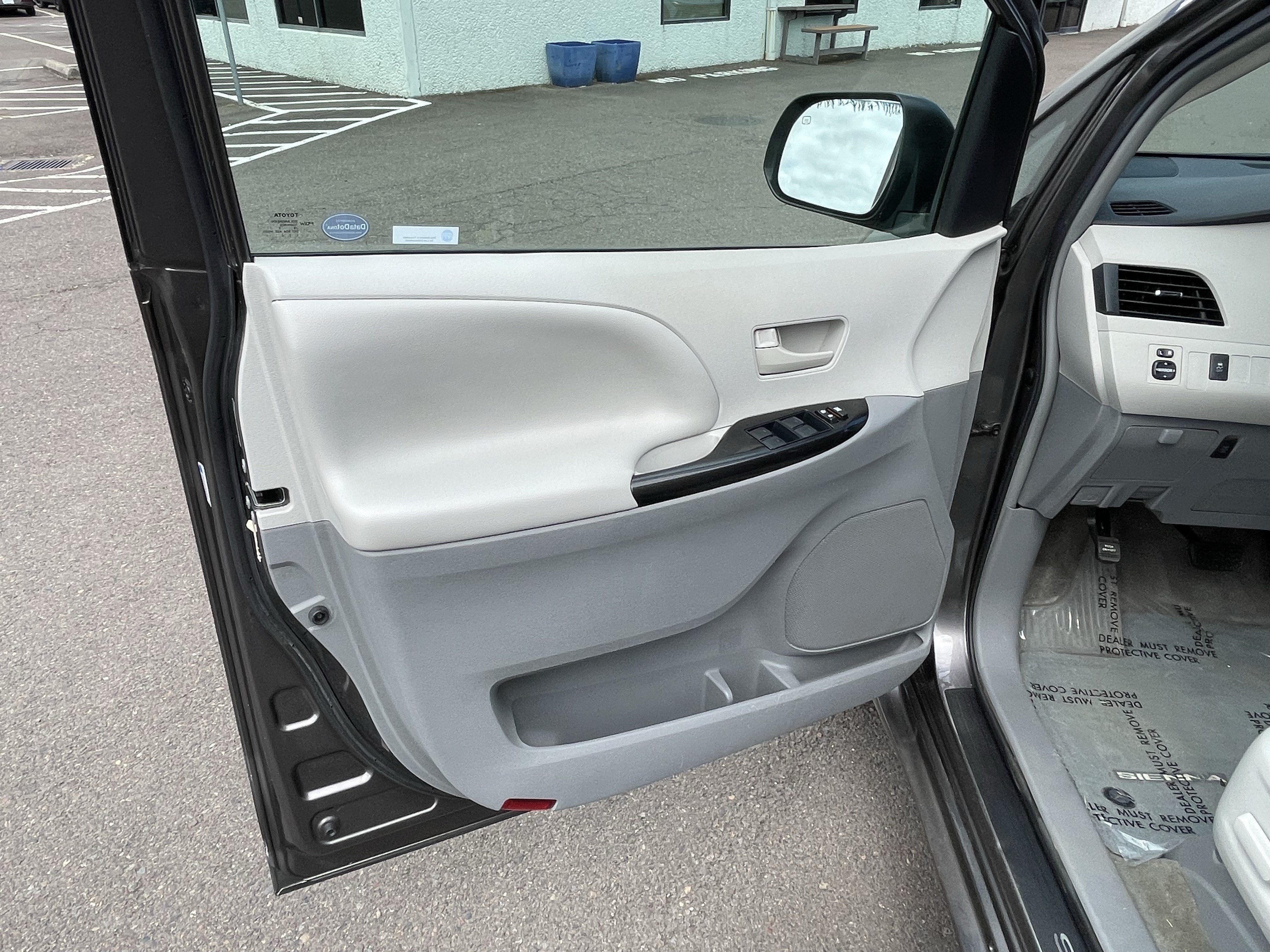 2013 Toyota Sienna LE AAS