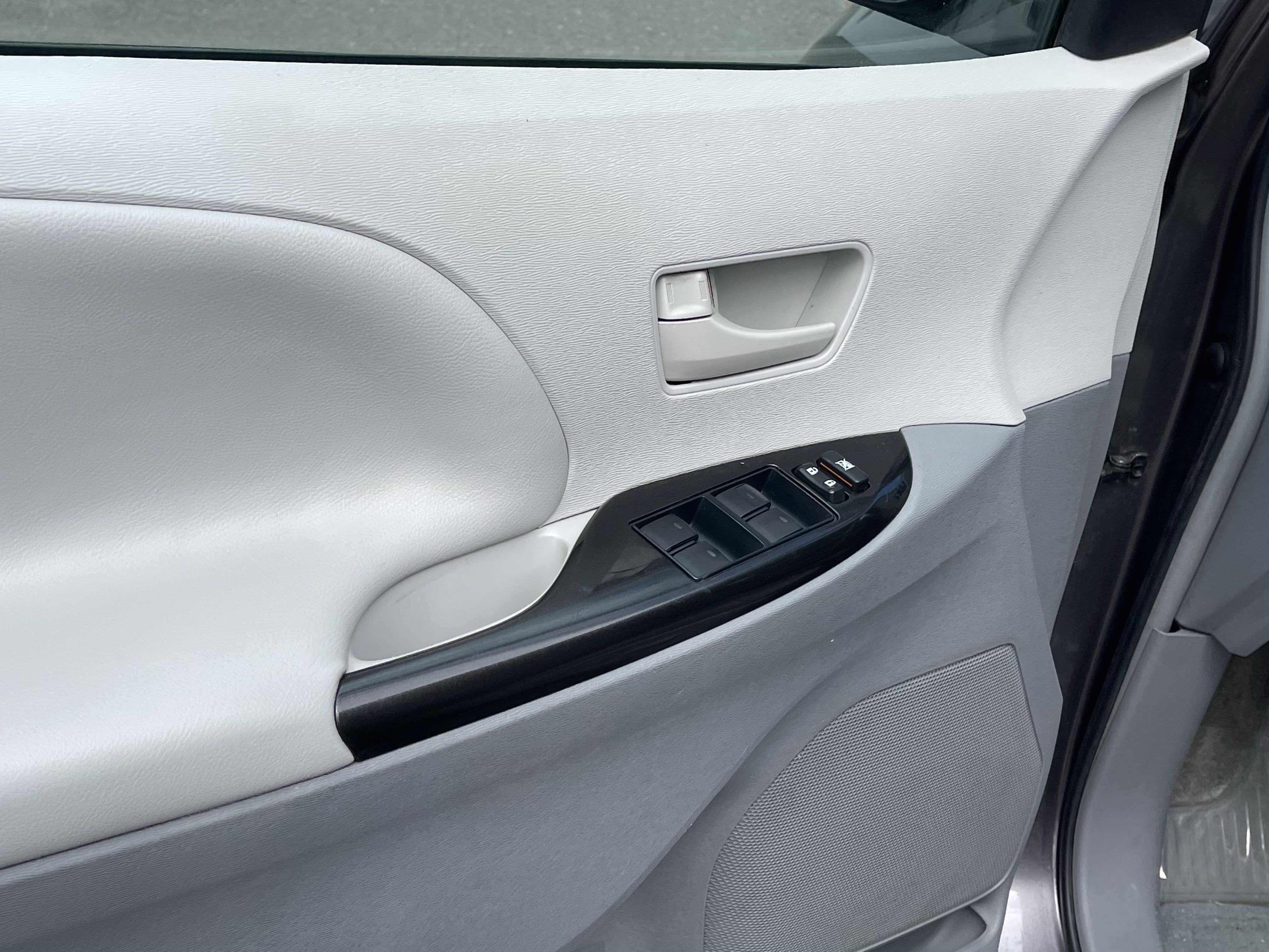 2013 Toyota Sienna LE AAS