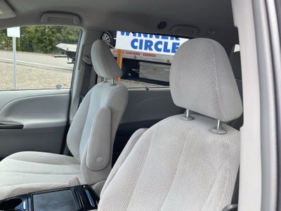 2013 Toyota Sienna LE AAS