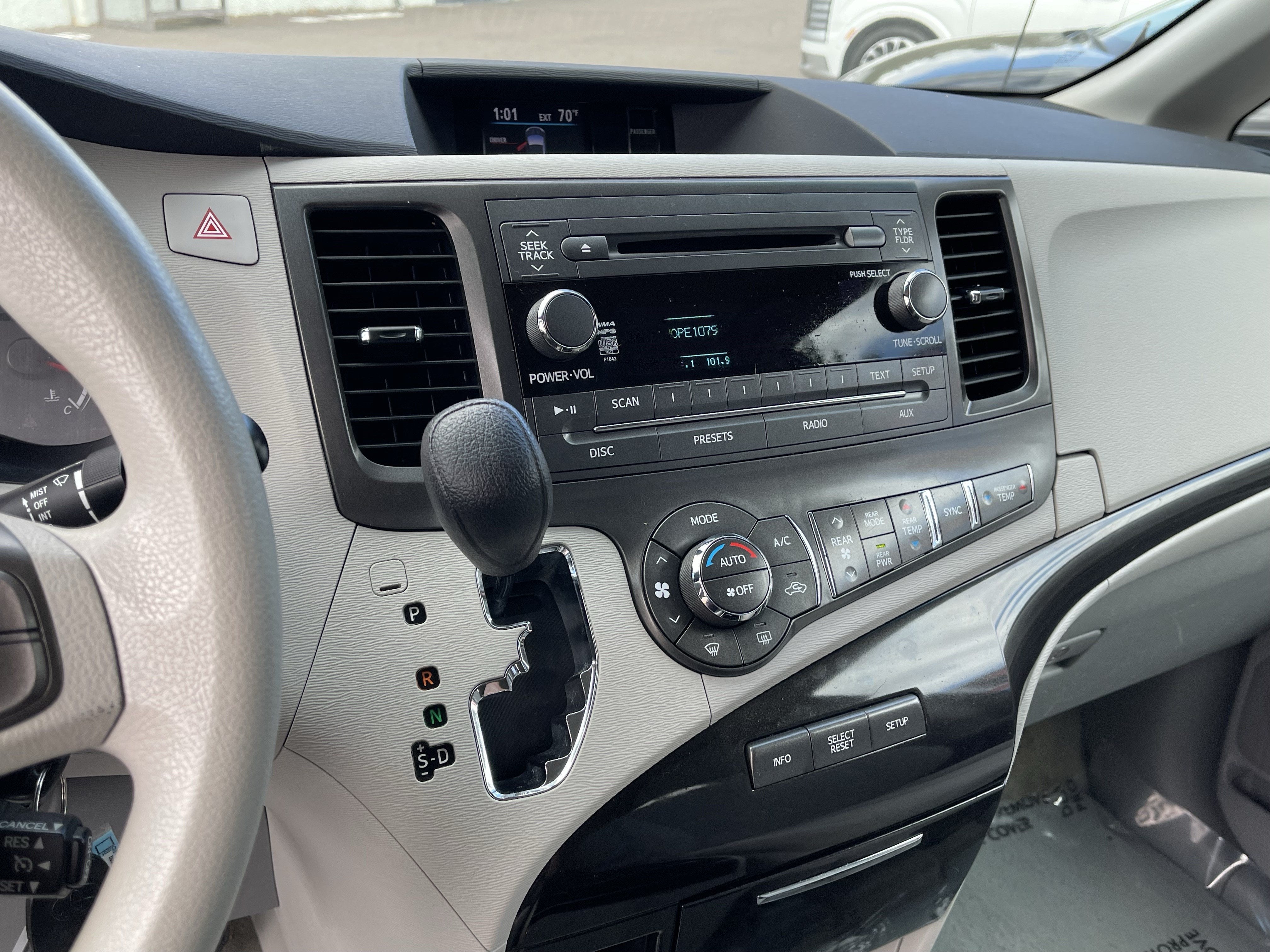 2013 Toyota Sienna LE AAS