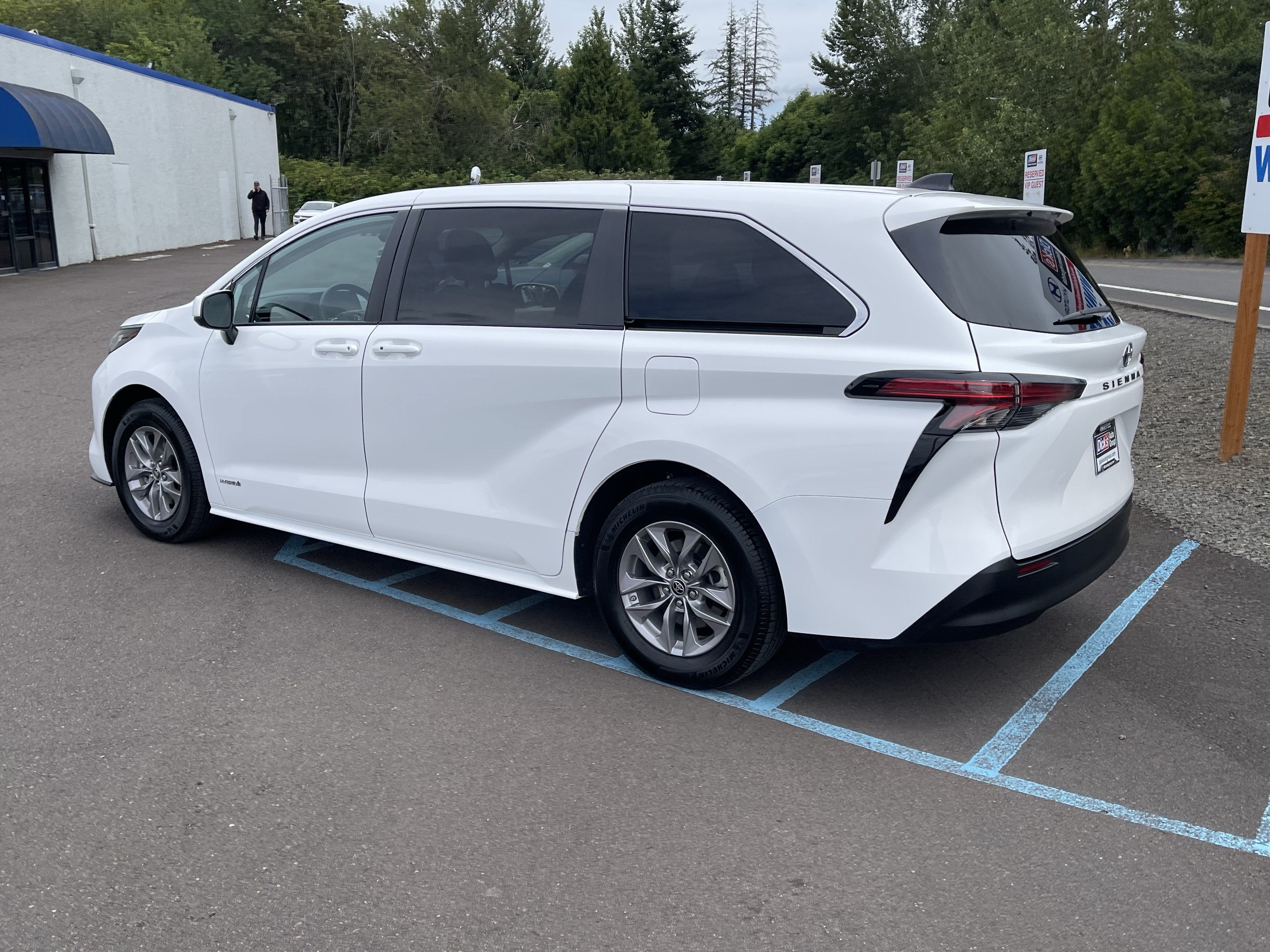 2021 Toyota Sienna LE