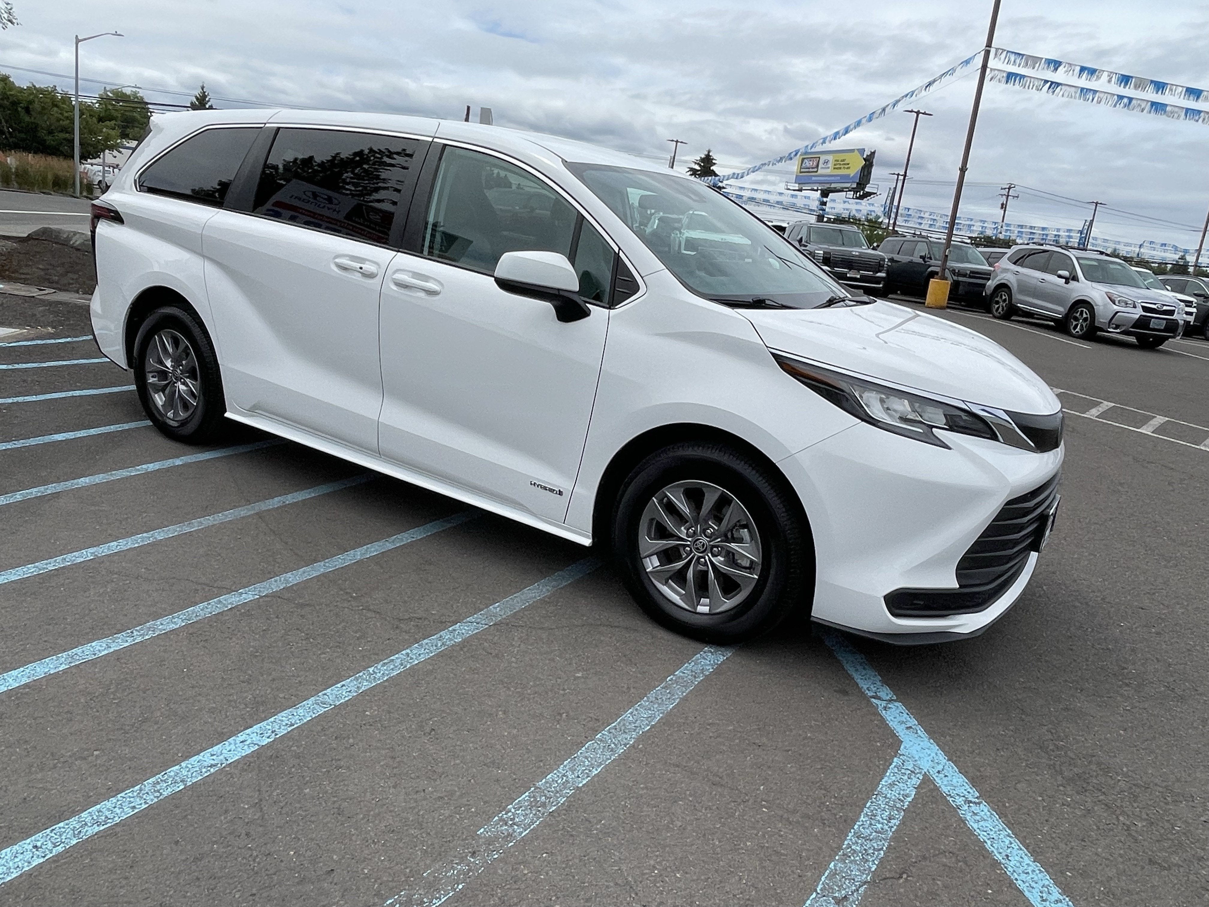 2021 Toyota Sienna LE
