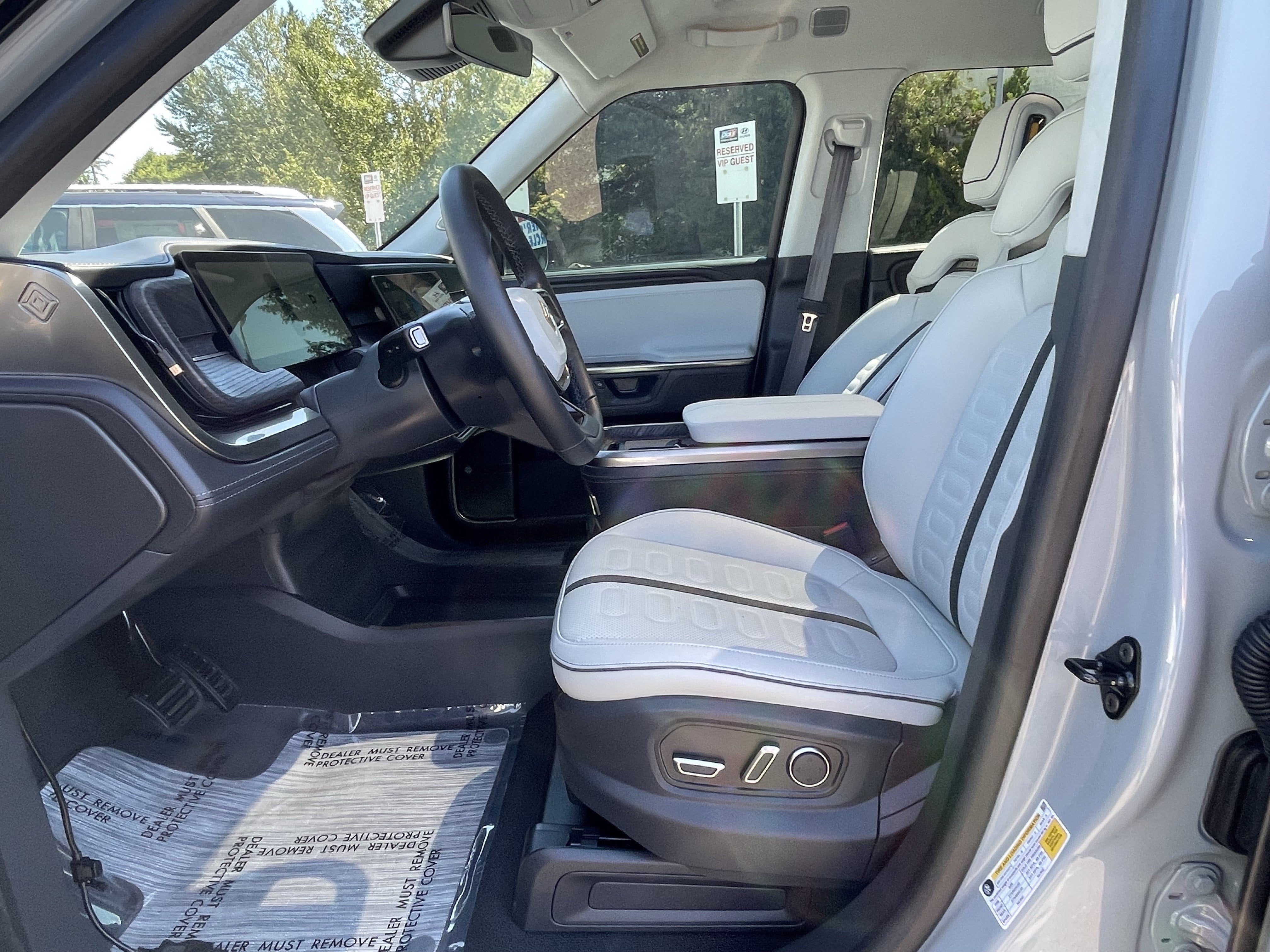 2025 Rivian R1T Adventure