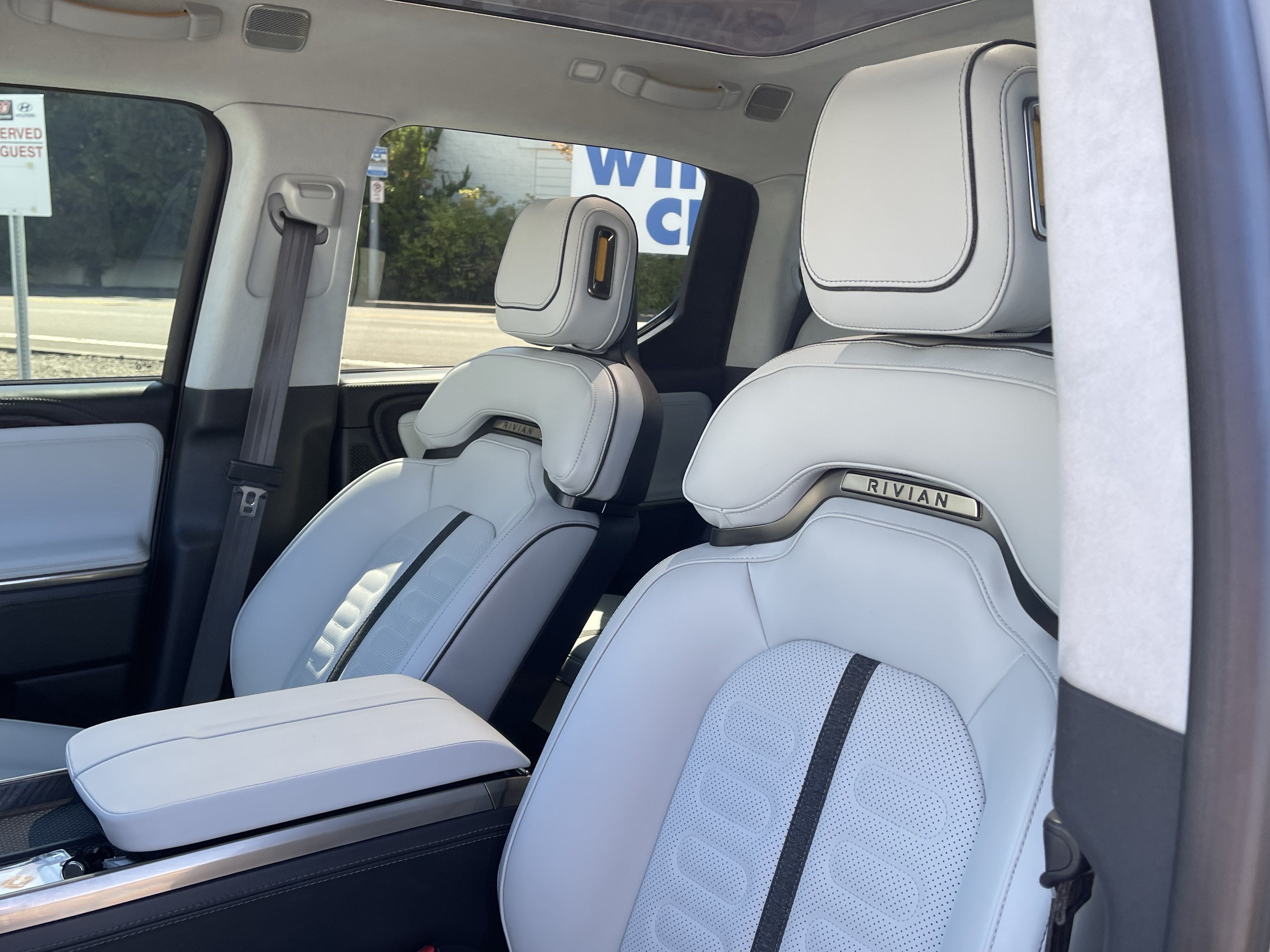 2025 Rivian R1T Adventure