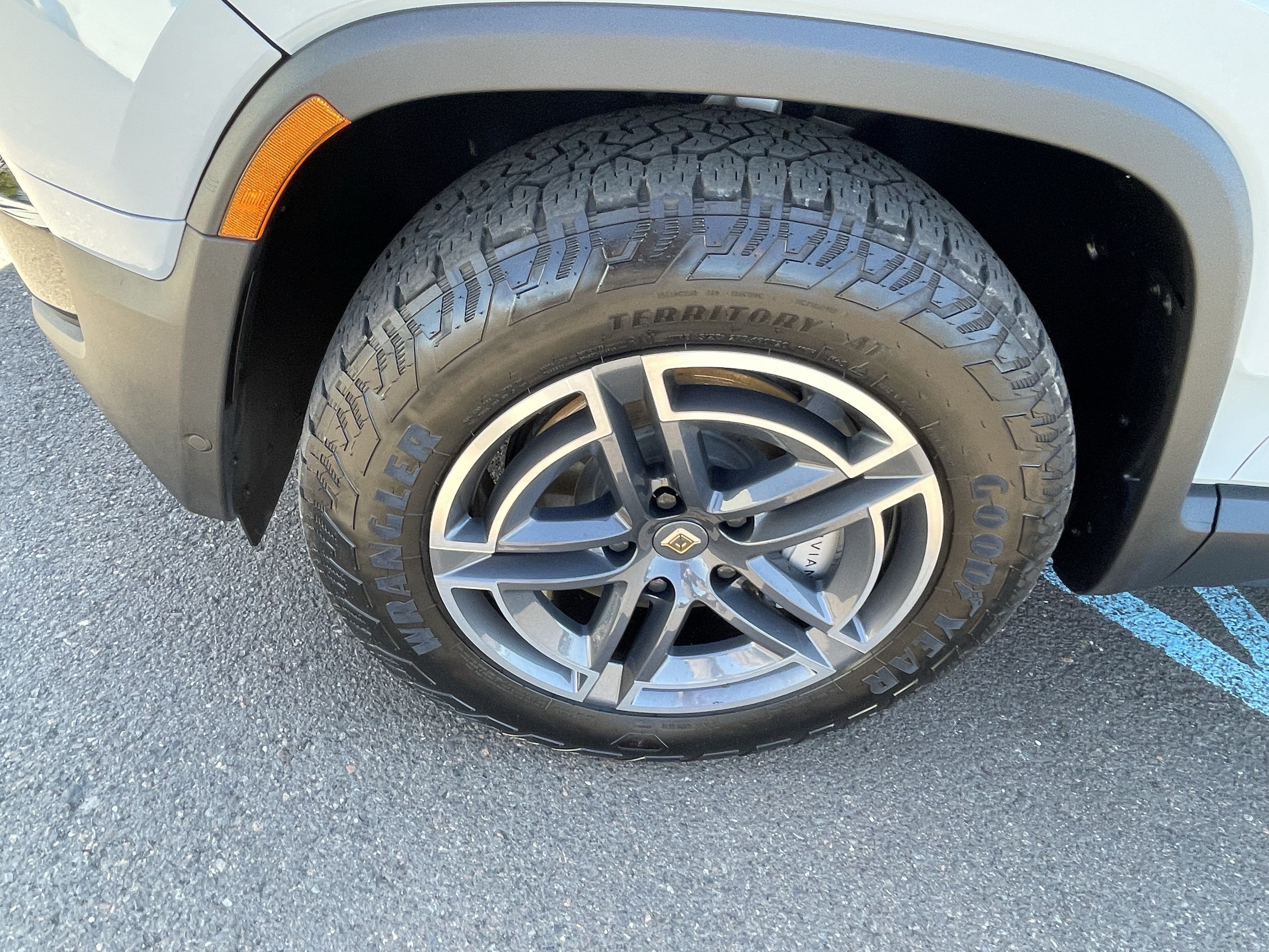 2025 Rivian R1T Adventure