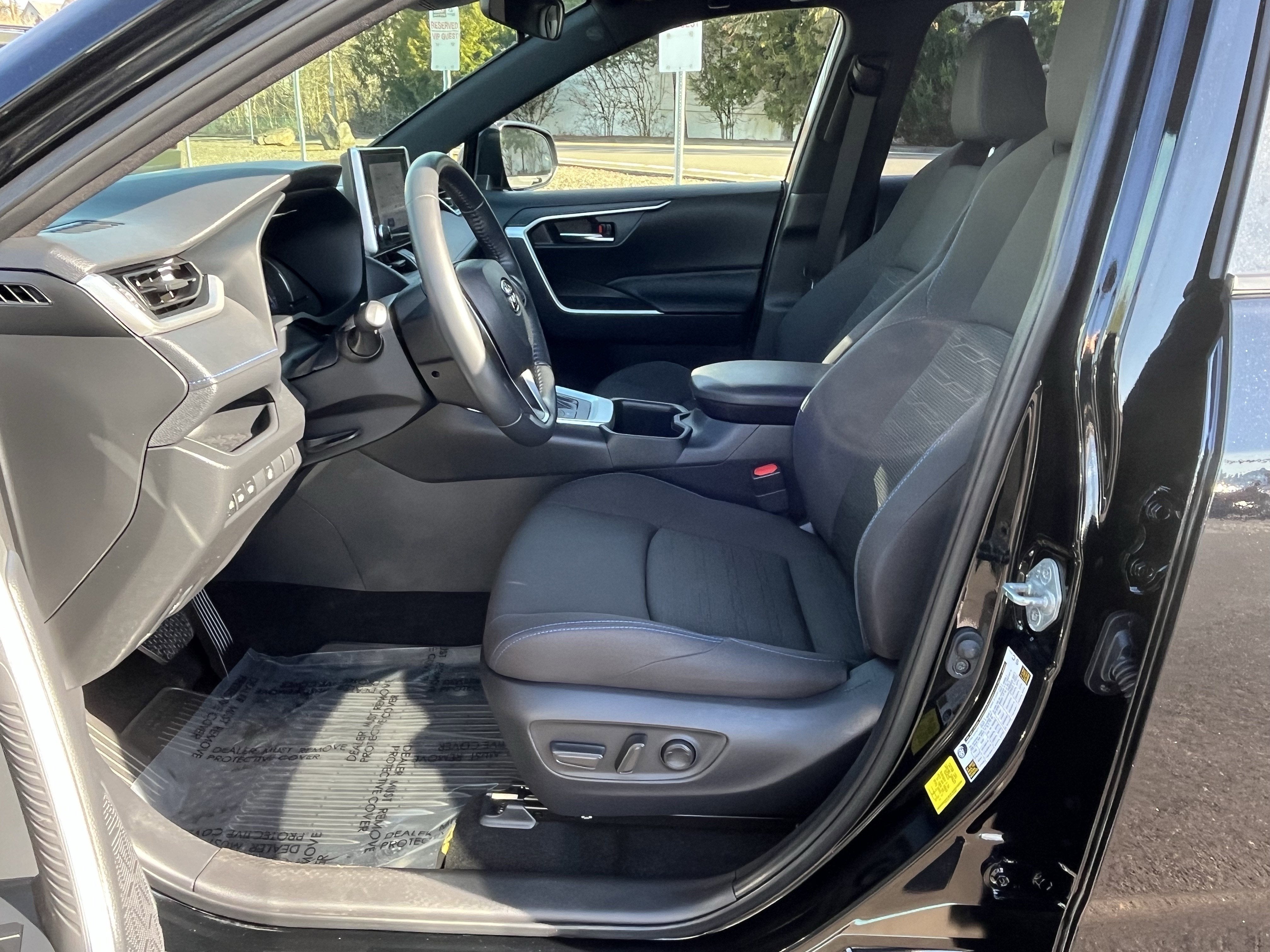 2023 Toyota RAV4 Hybrid SE