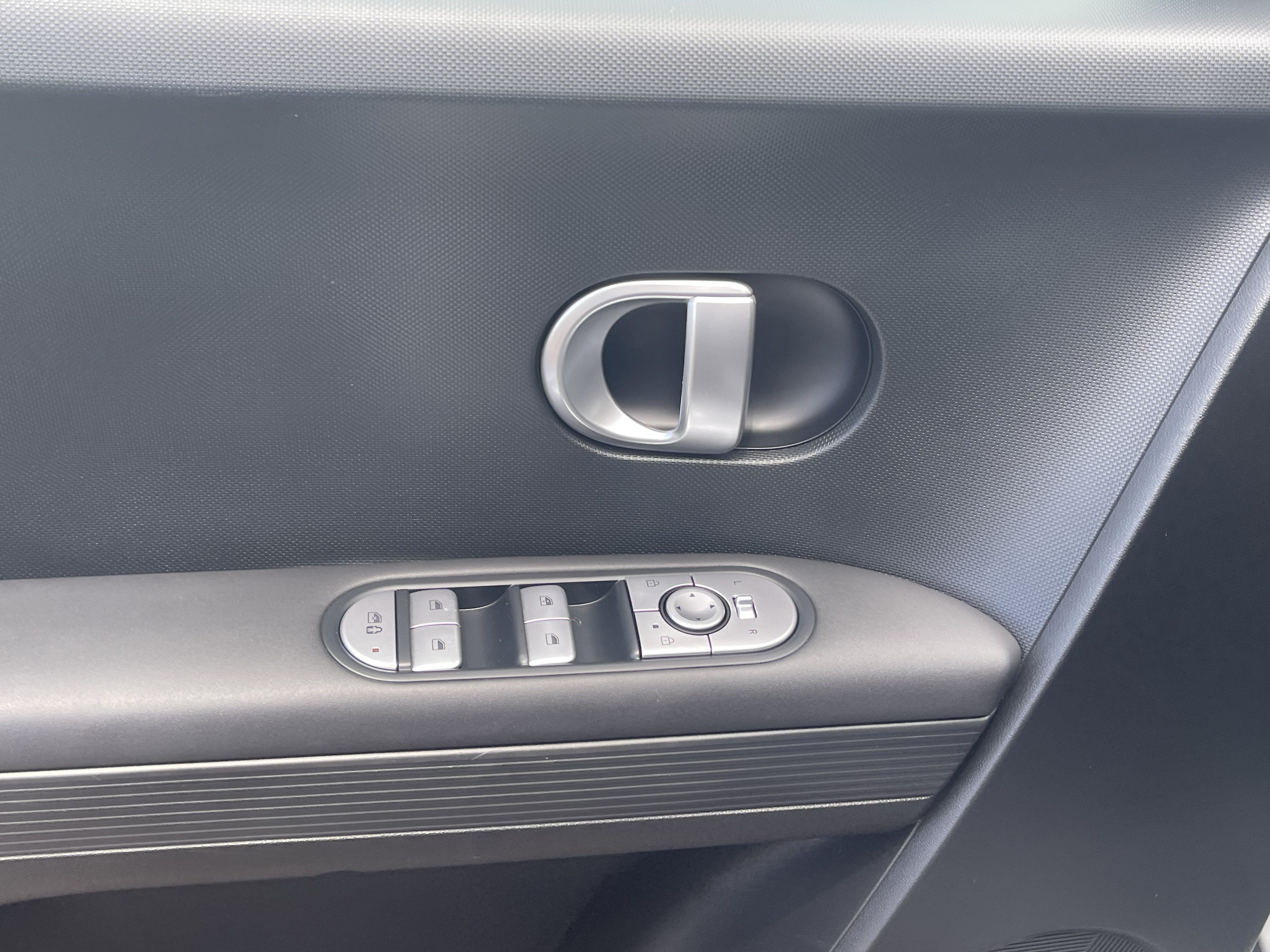 2024 Hyundai IONIQ 5 SE