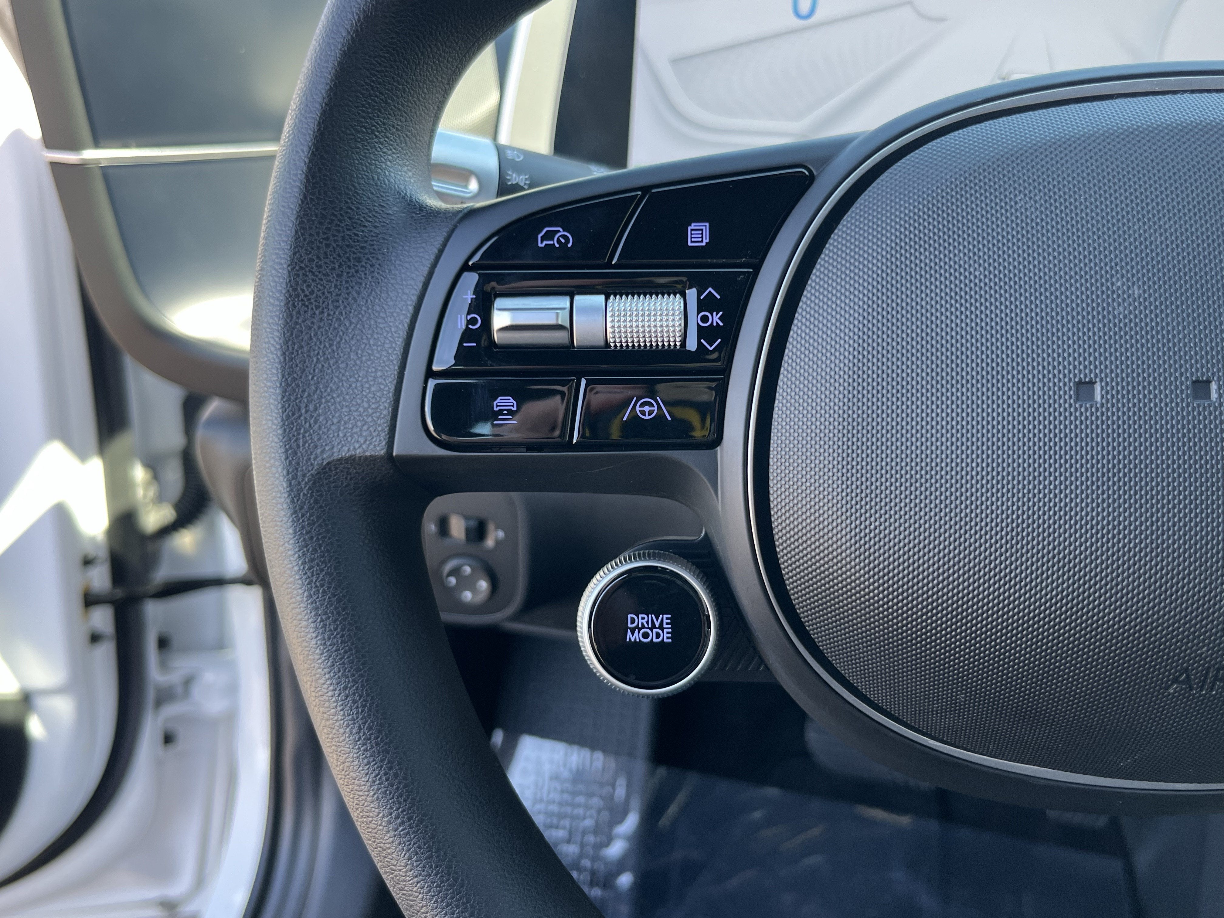 2025 Hyundai IONIQ 6 SE Standard Range