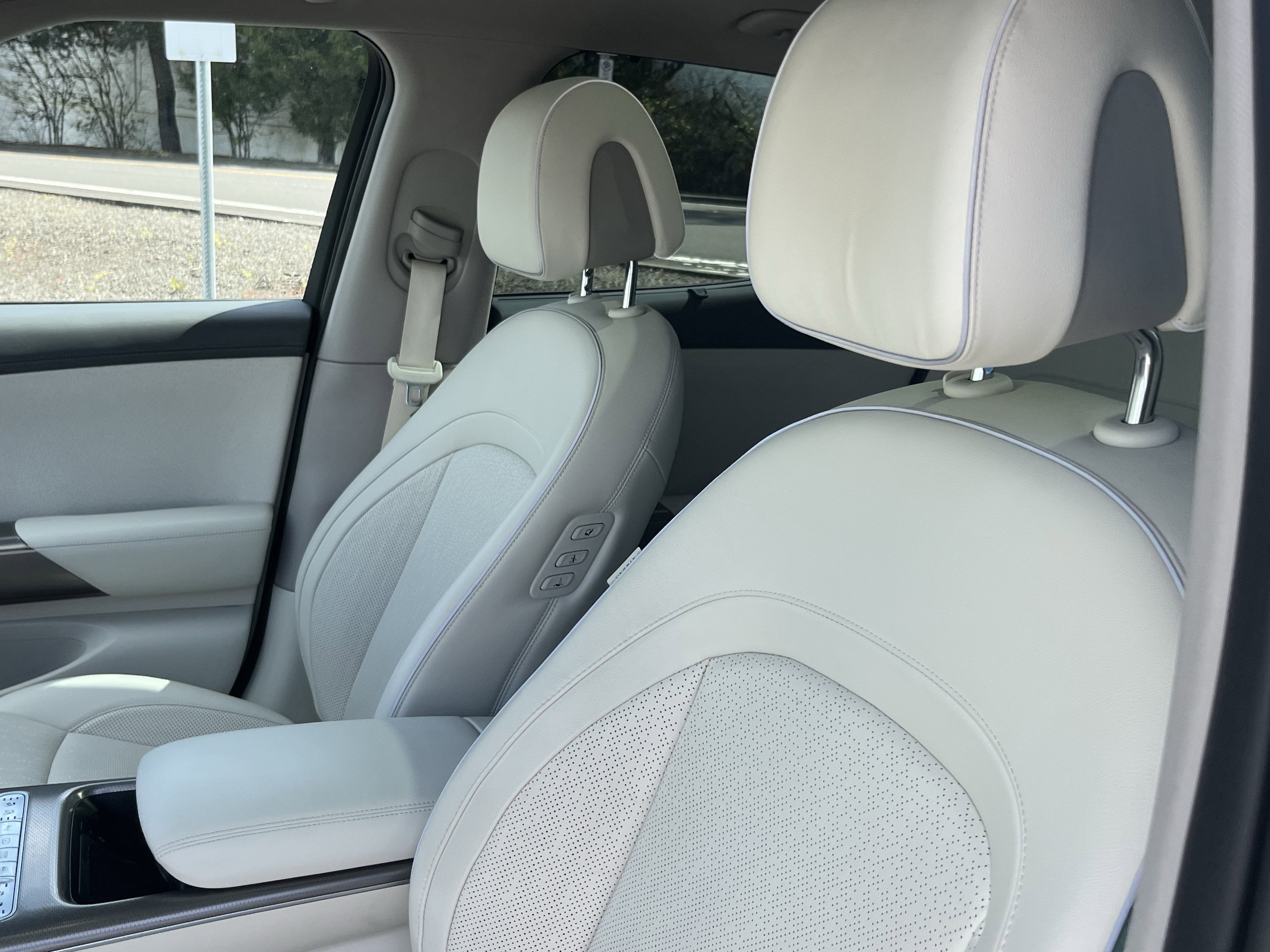 2023 Genesis GV60 Advanced