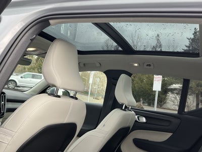 2024 Volvo XC40 Plus Bright Theme