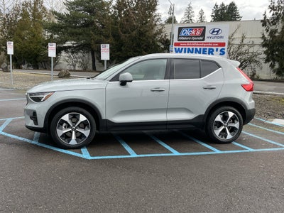 2024 Volvo XC40 Plus Bright Theme