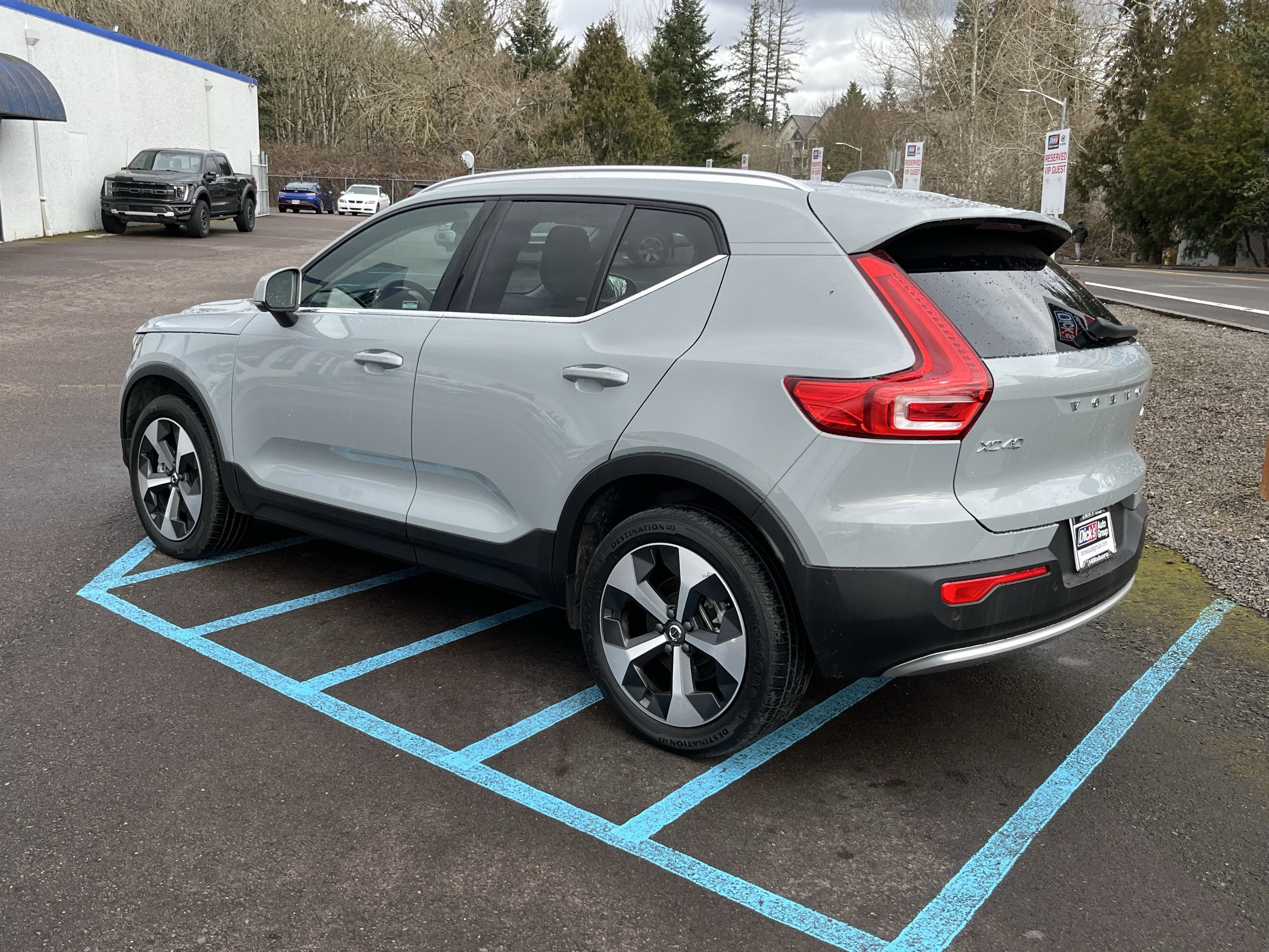 2024 Volvo XC40 Plus Bright Theme