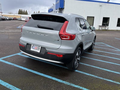 2024 Volvo XC40 Plus Bright Theme