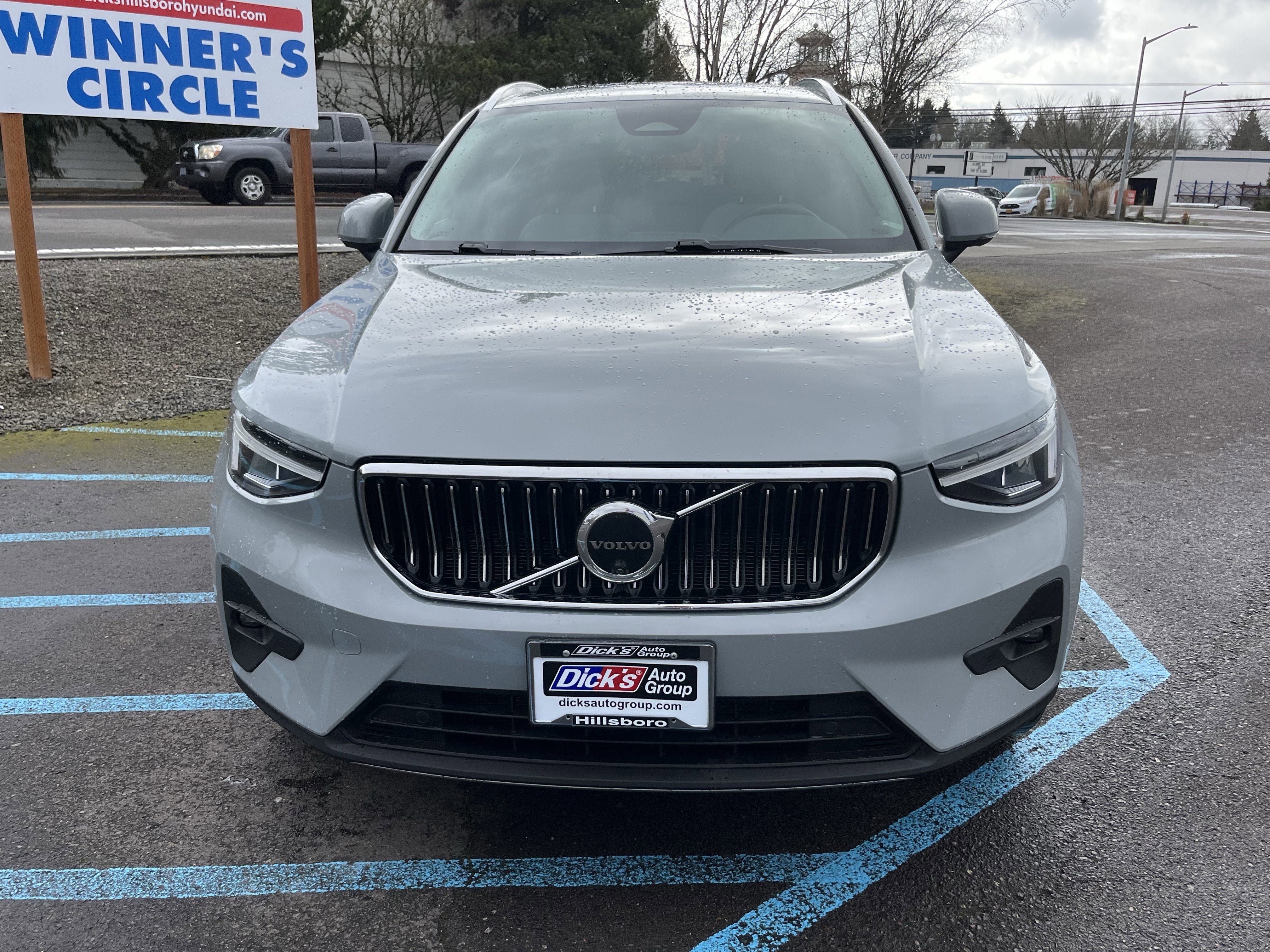 2024 Volvo XC40 Plus Bright Theme