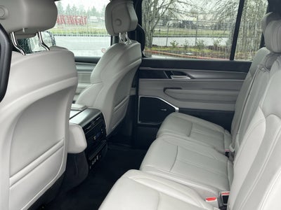 2025 Jeep Wagoneer Base