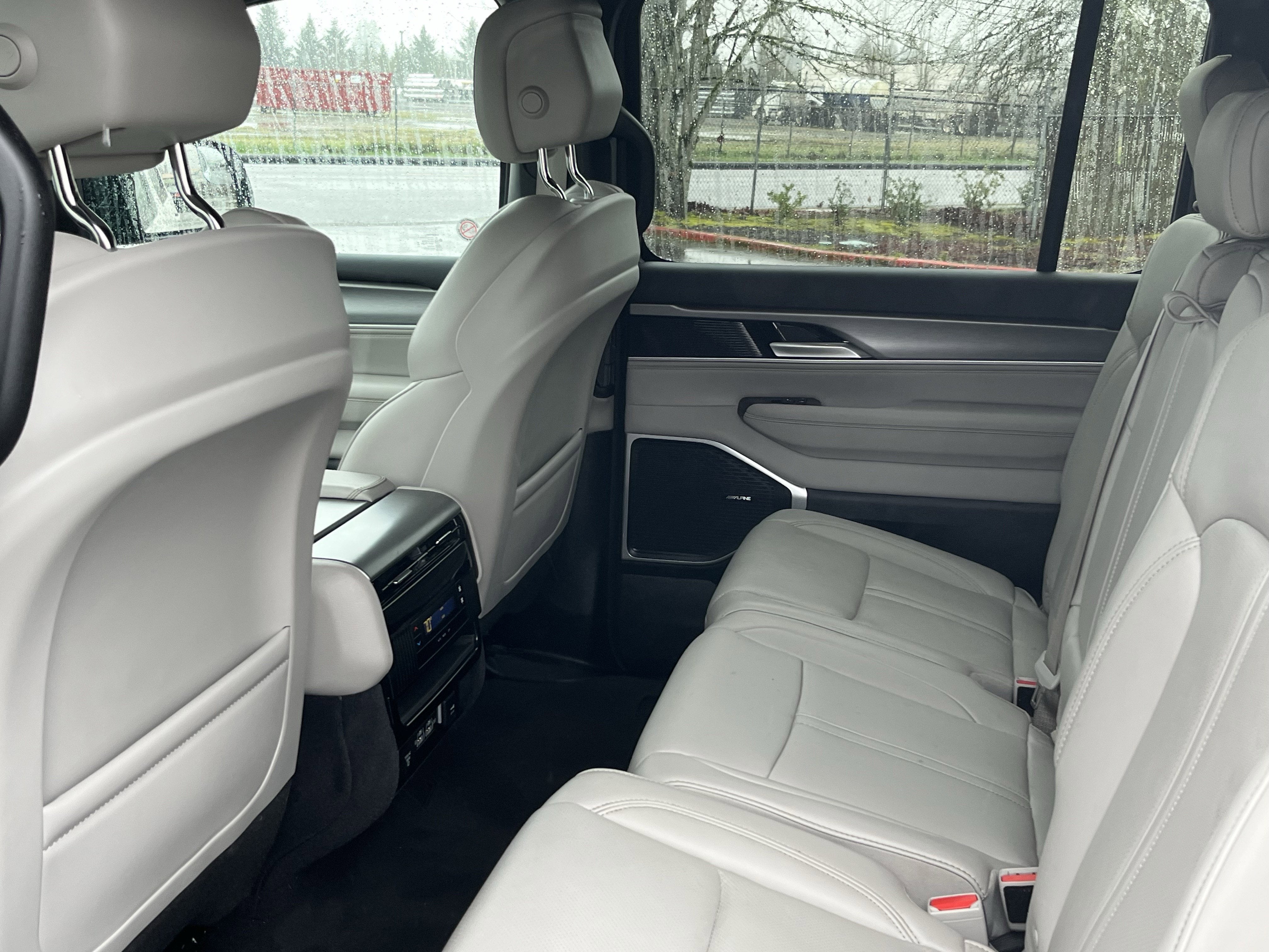 2025 Jeep Wagoneer Base