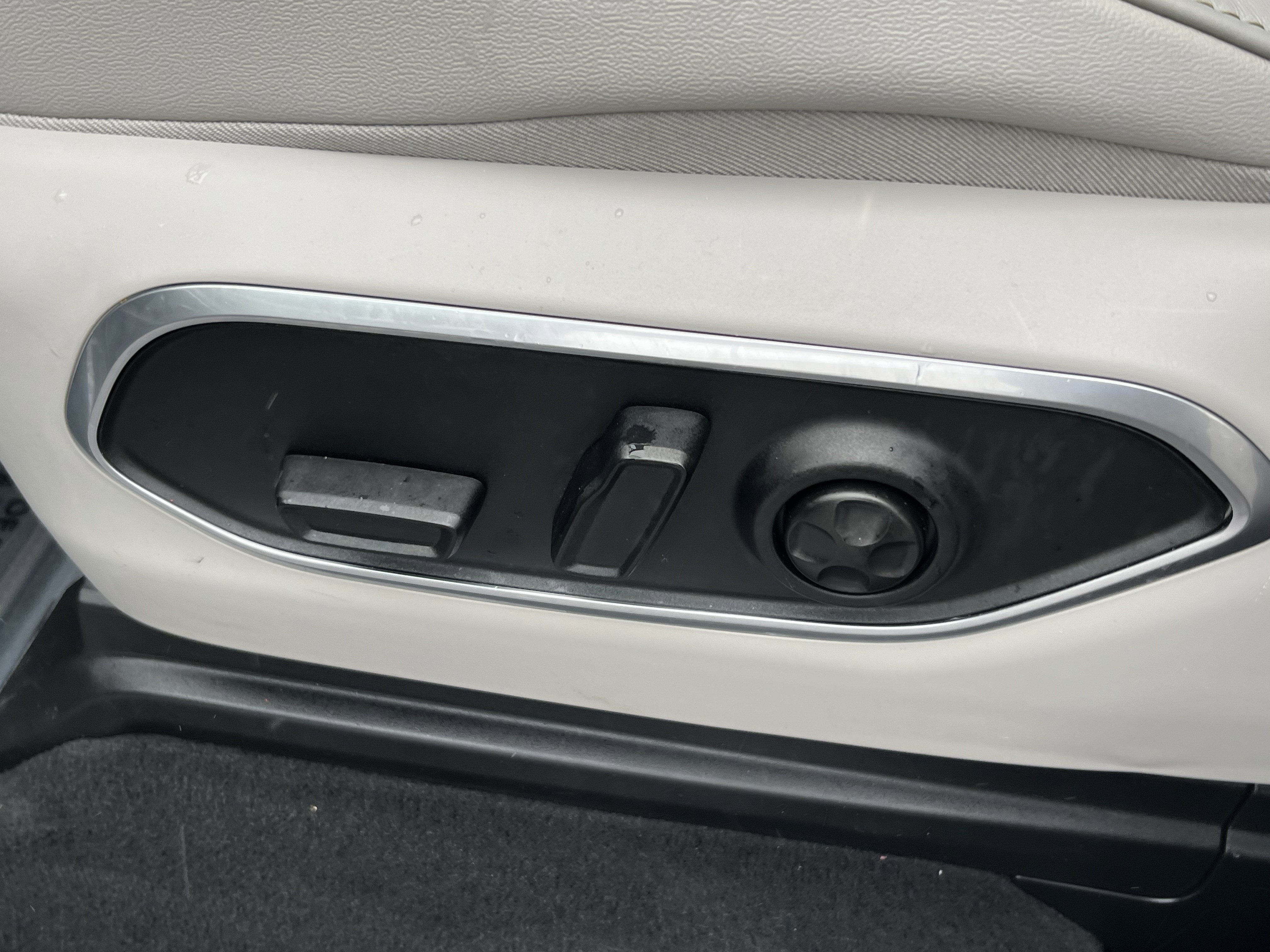 2025 Jeep Wagoneer Base