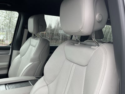 2025 Jeep Wagoneer Base