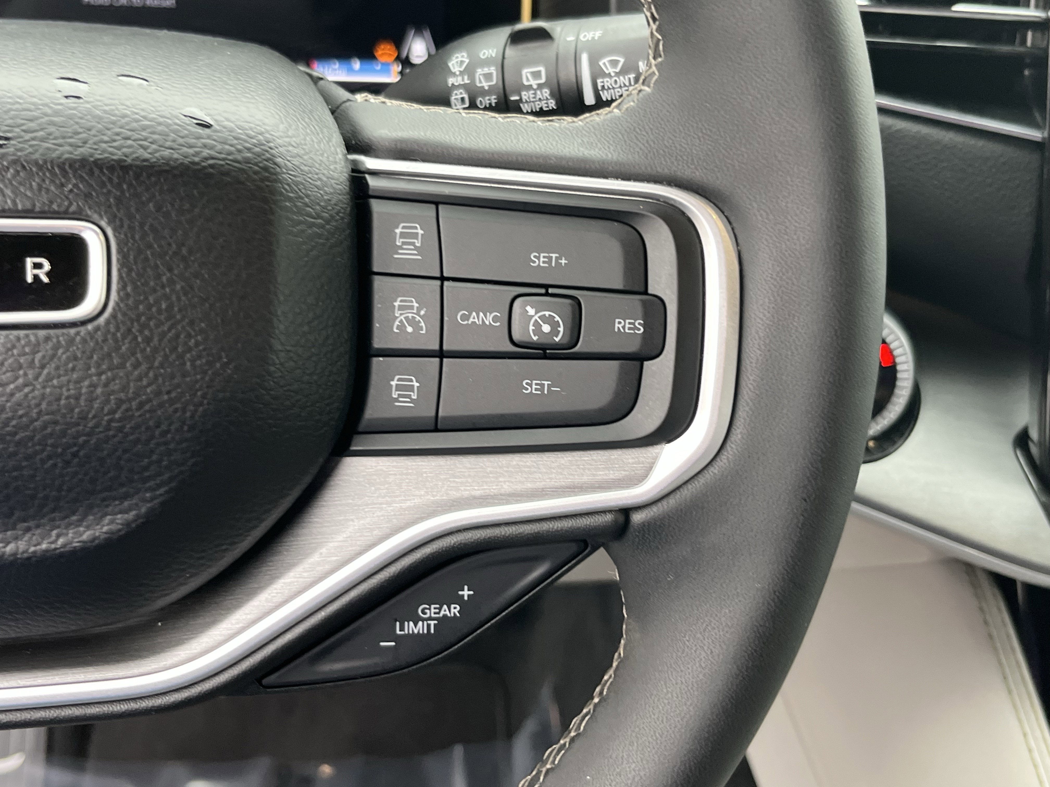 2025 Jeep Wagoneer Base