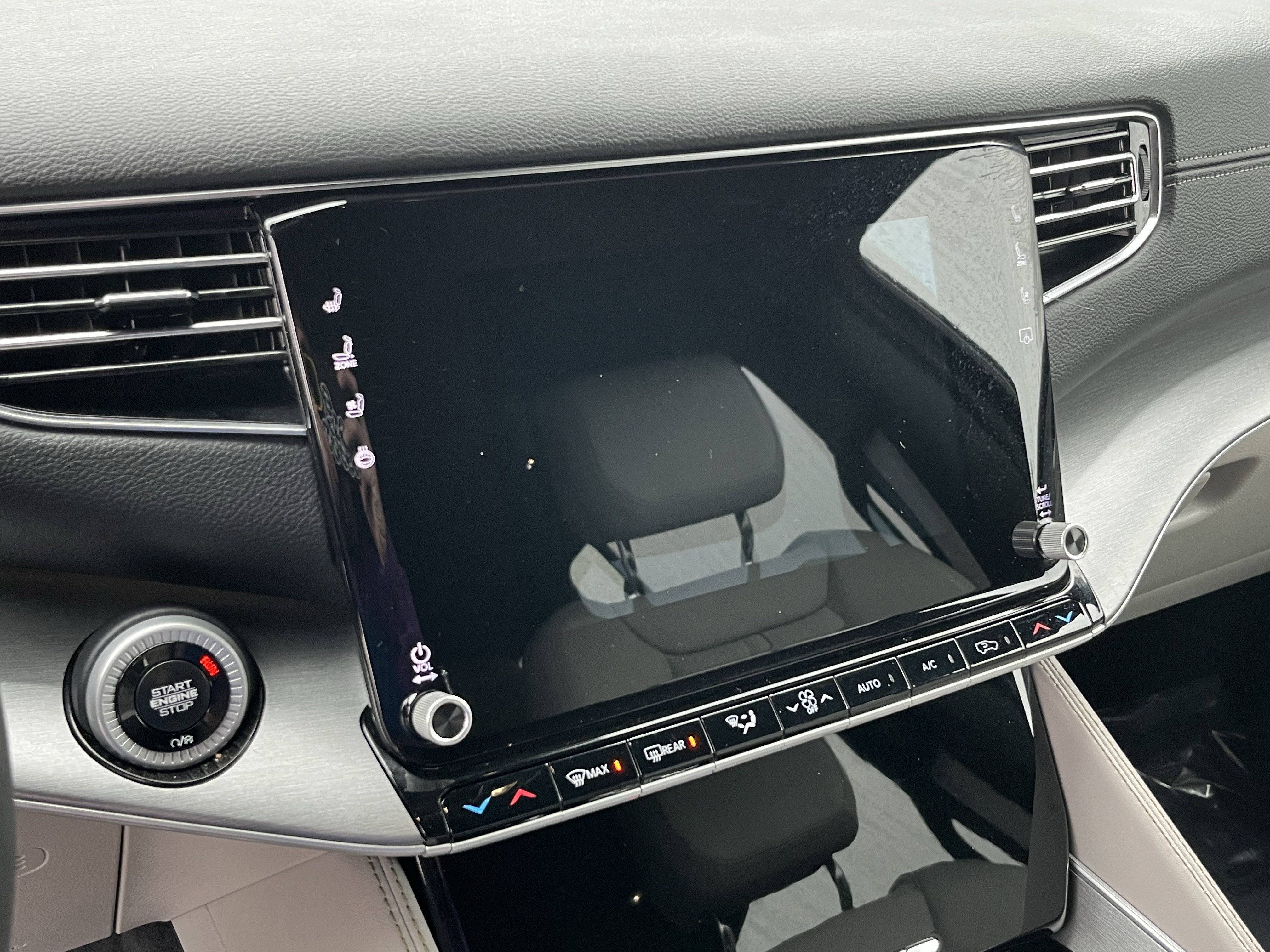 2025 Jeep Wagoneer Base