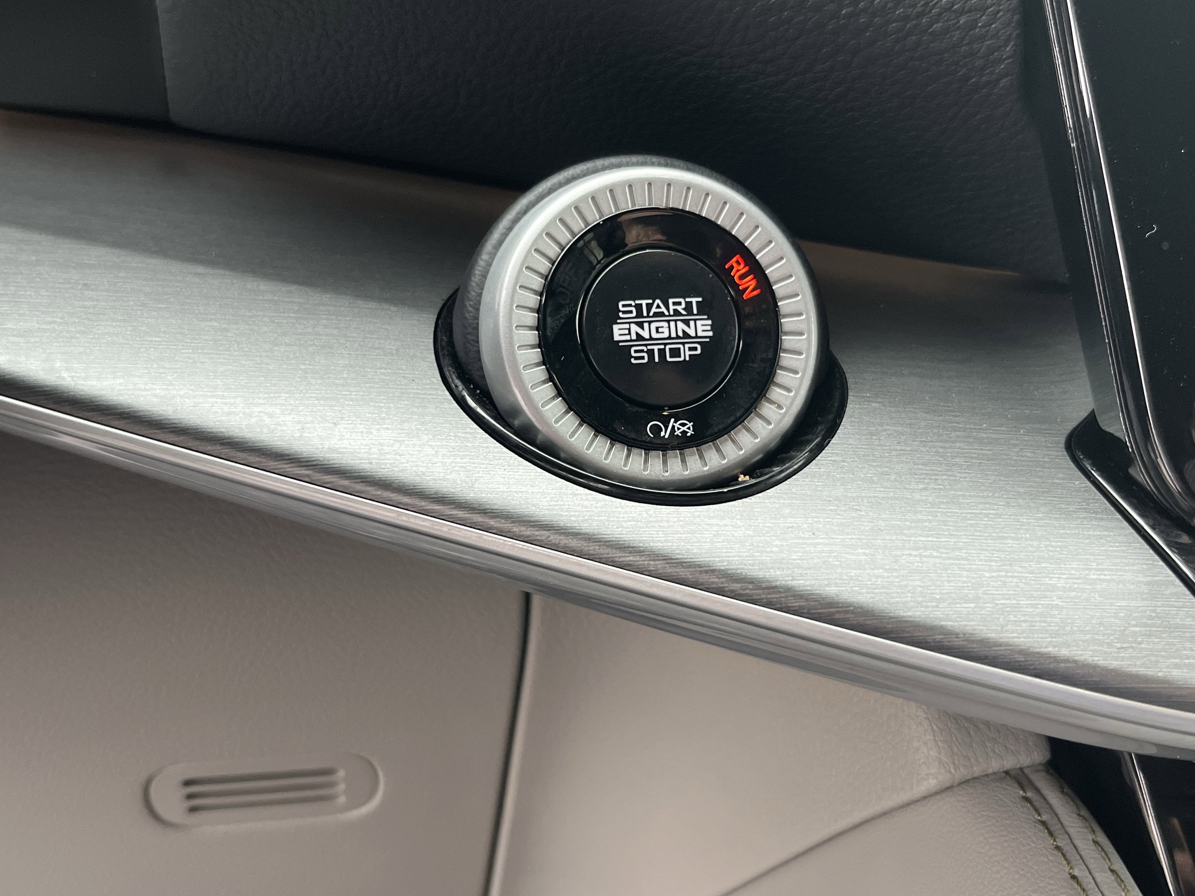 2025 Jeep Wagoneer Base