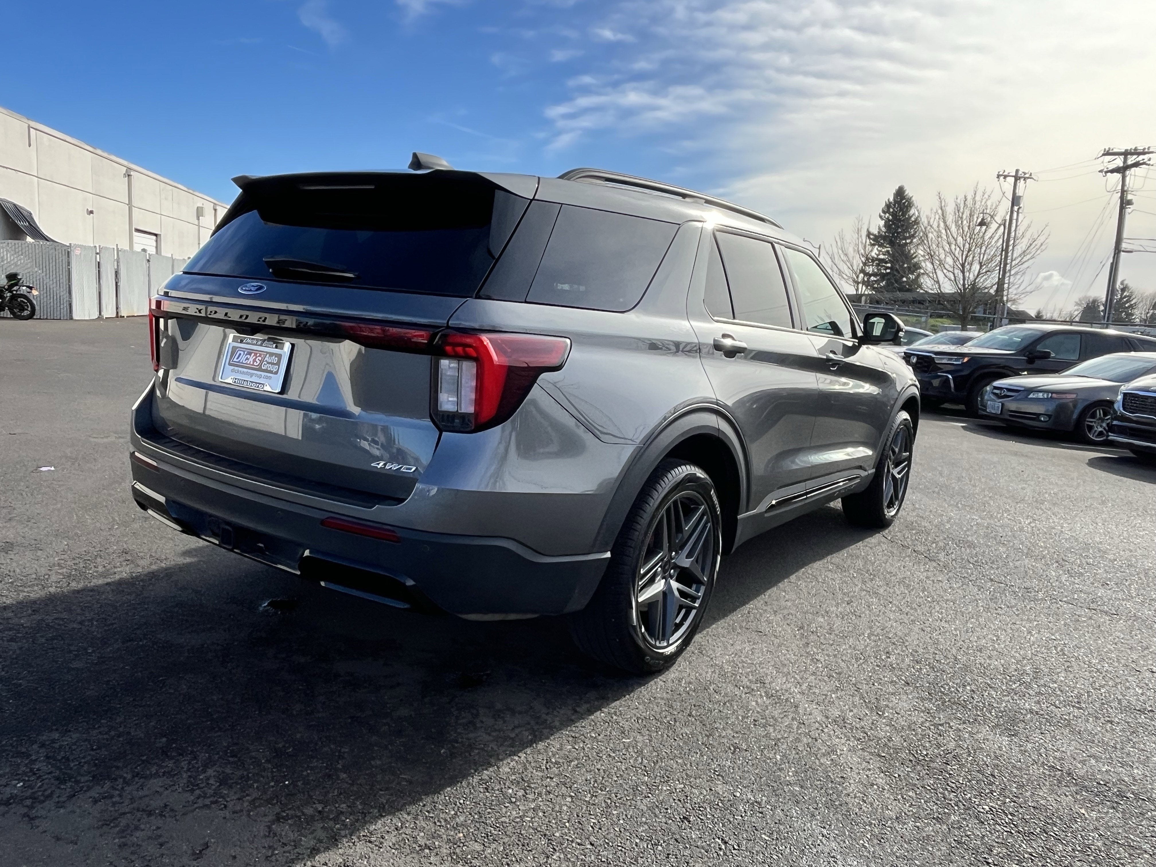 2025 Ford Explorer ST-Line