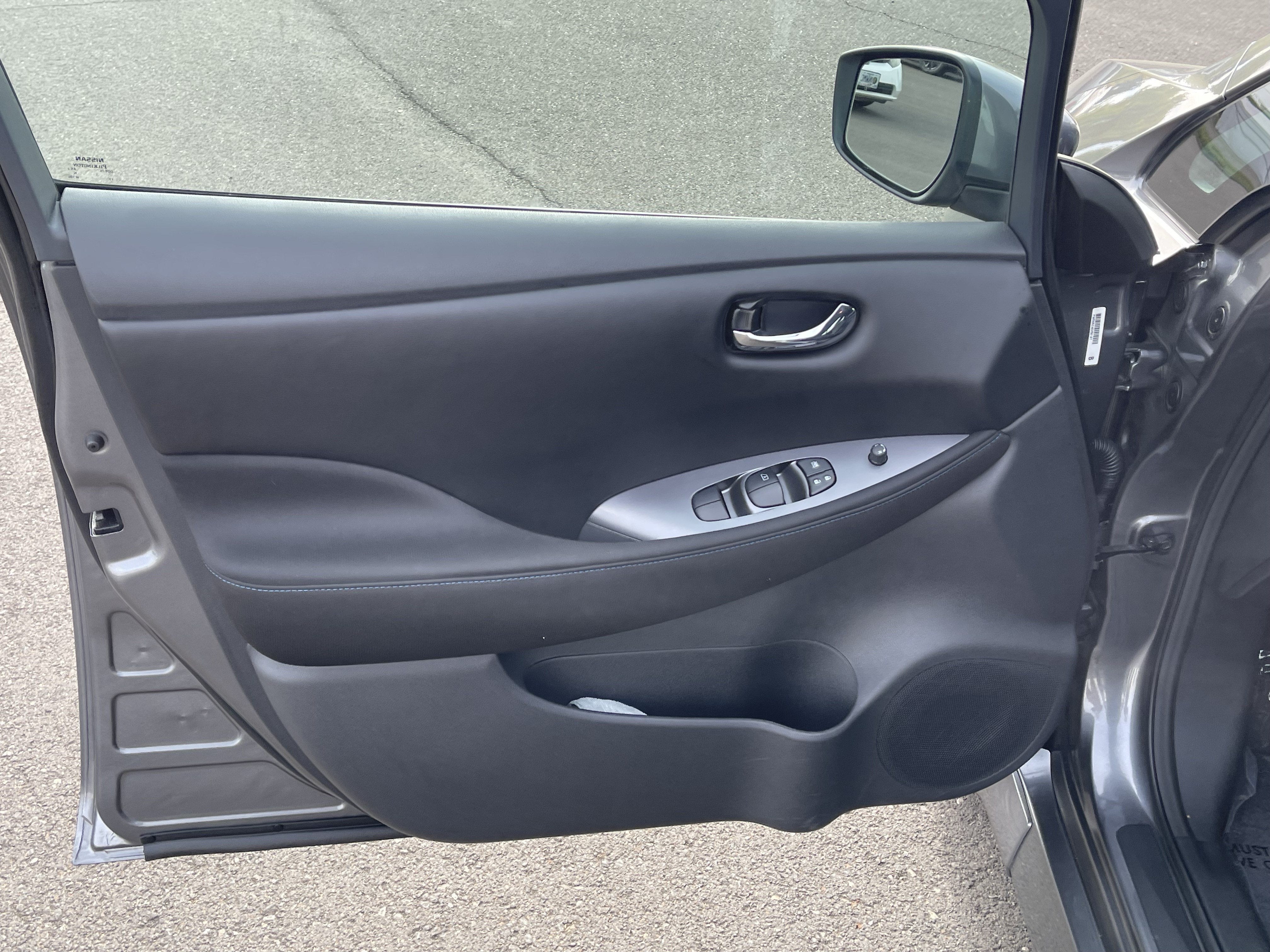 2025 Nissan LEAF S