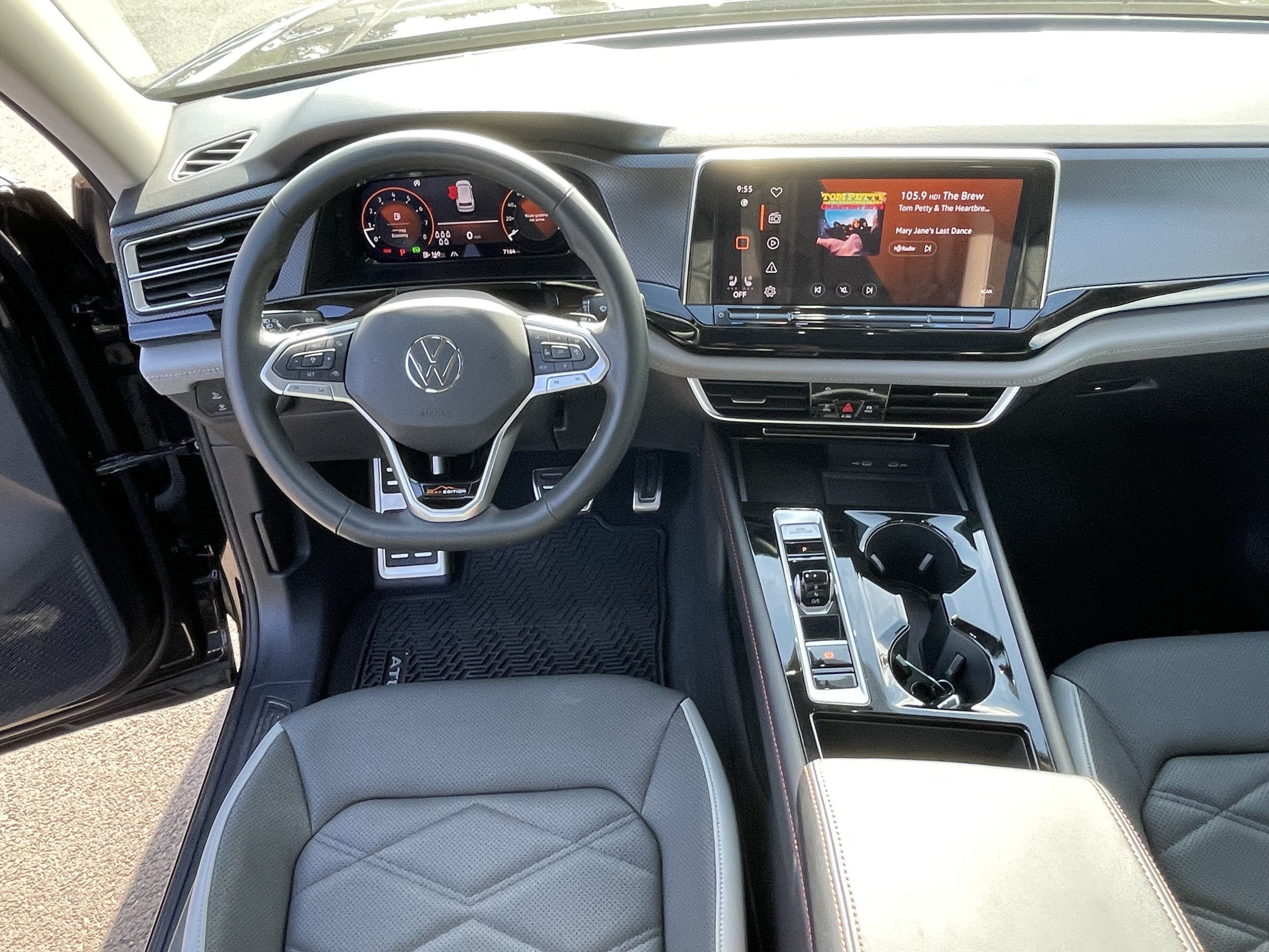 2024 Volkswagen Atlas 2.0T Peak Edition SE w/Technology