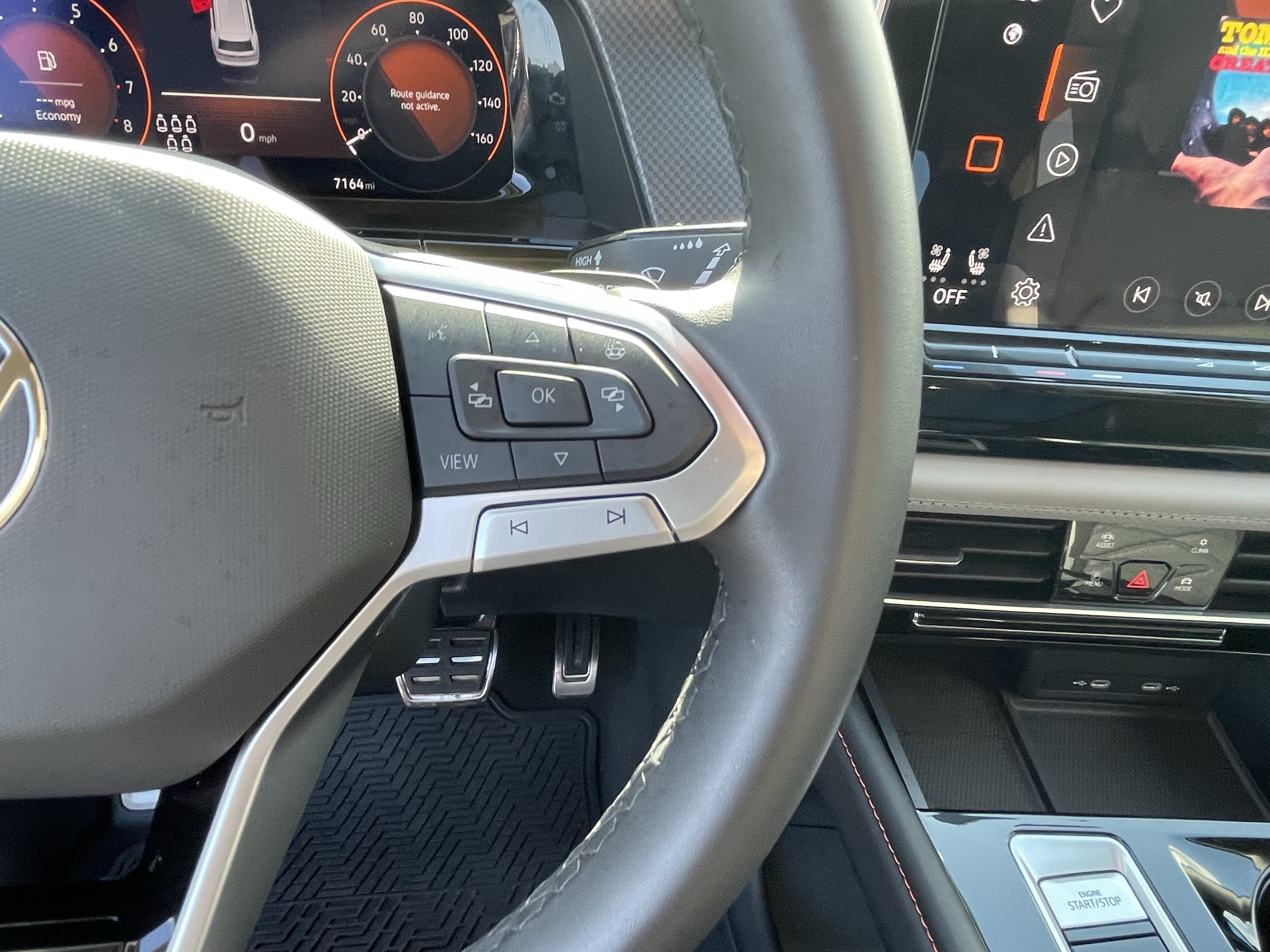 2024 Volkswagen Atlas 2.0T Peak Edition SE w/Technology