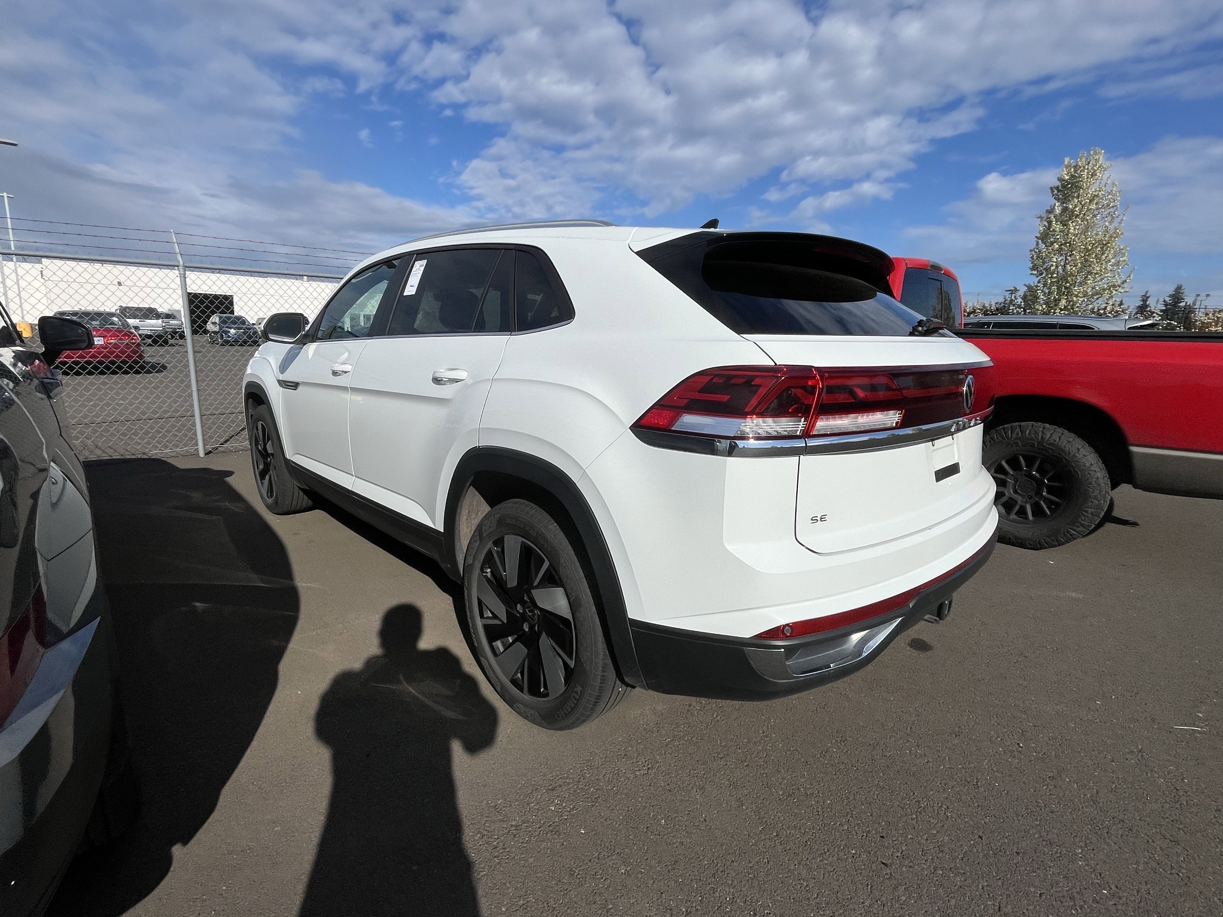 2025 Volkswagen Atlas Cross Sport 2.0T SE w/Technology