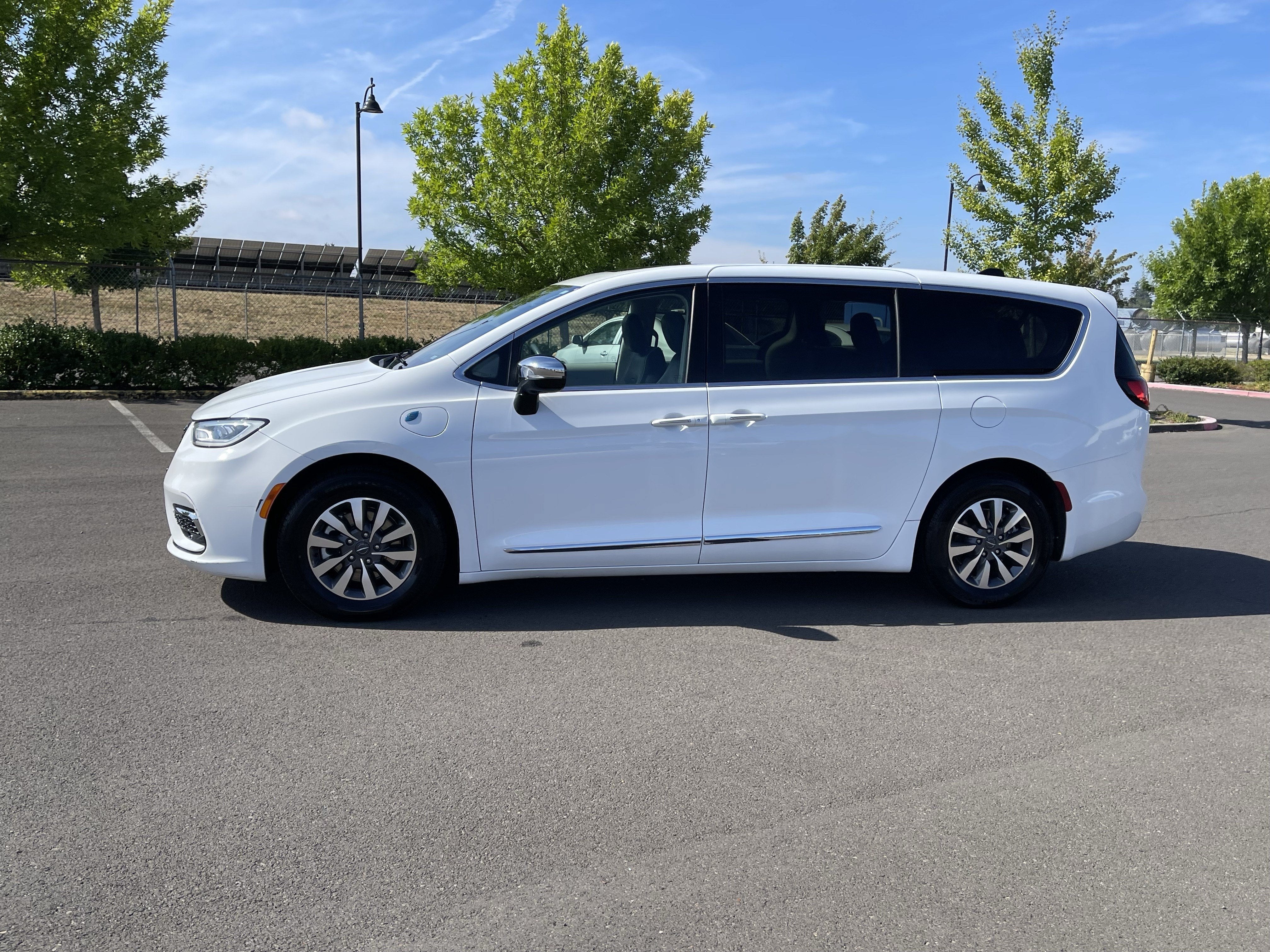 2023 Chrysler Pacifica Hybrid Limited