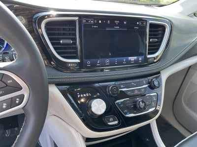 2023 Chrysler Pacifica Hybrid Limited