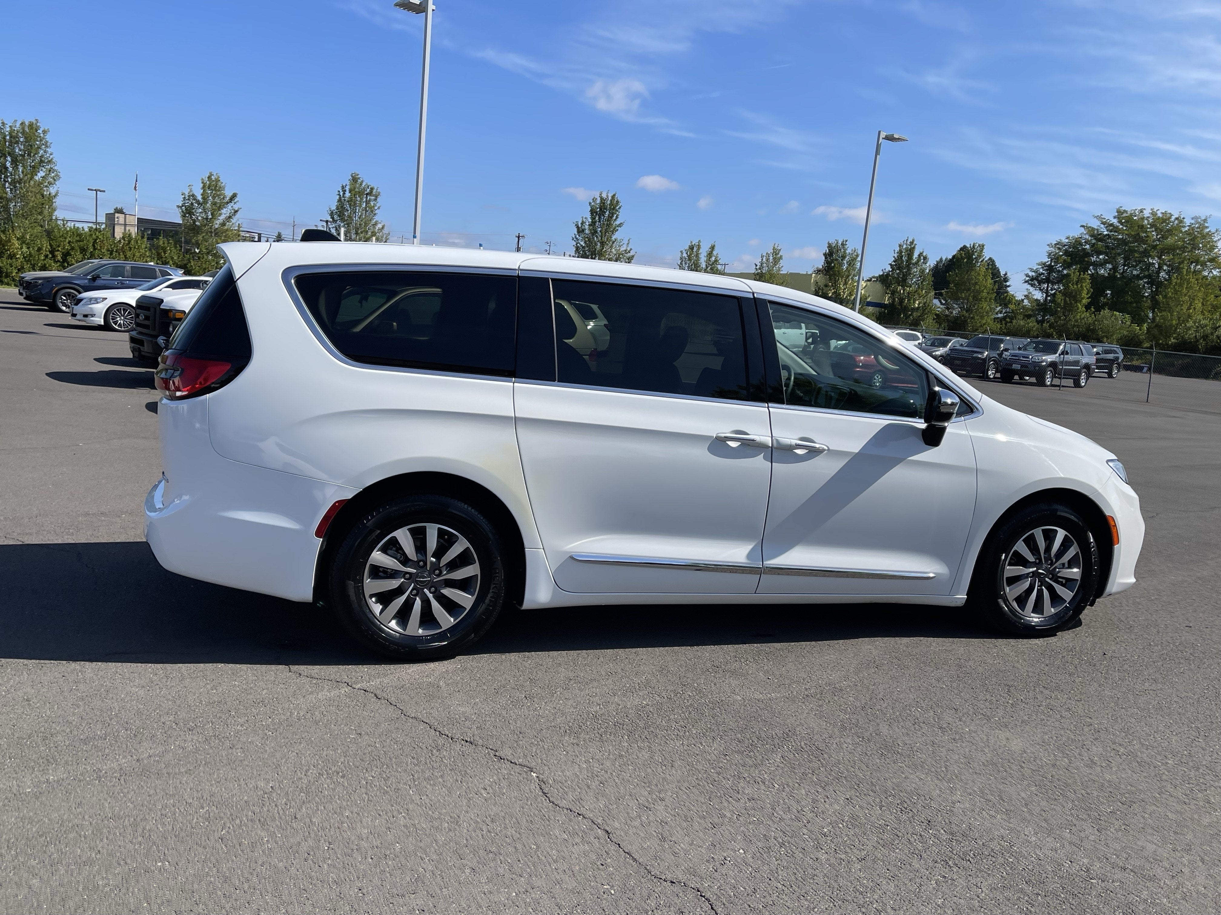2023 Chrysler Pacifica Hybrid Limited