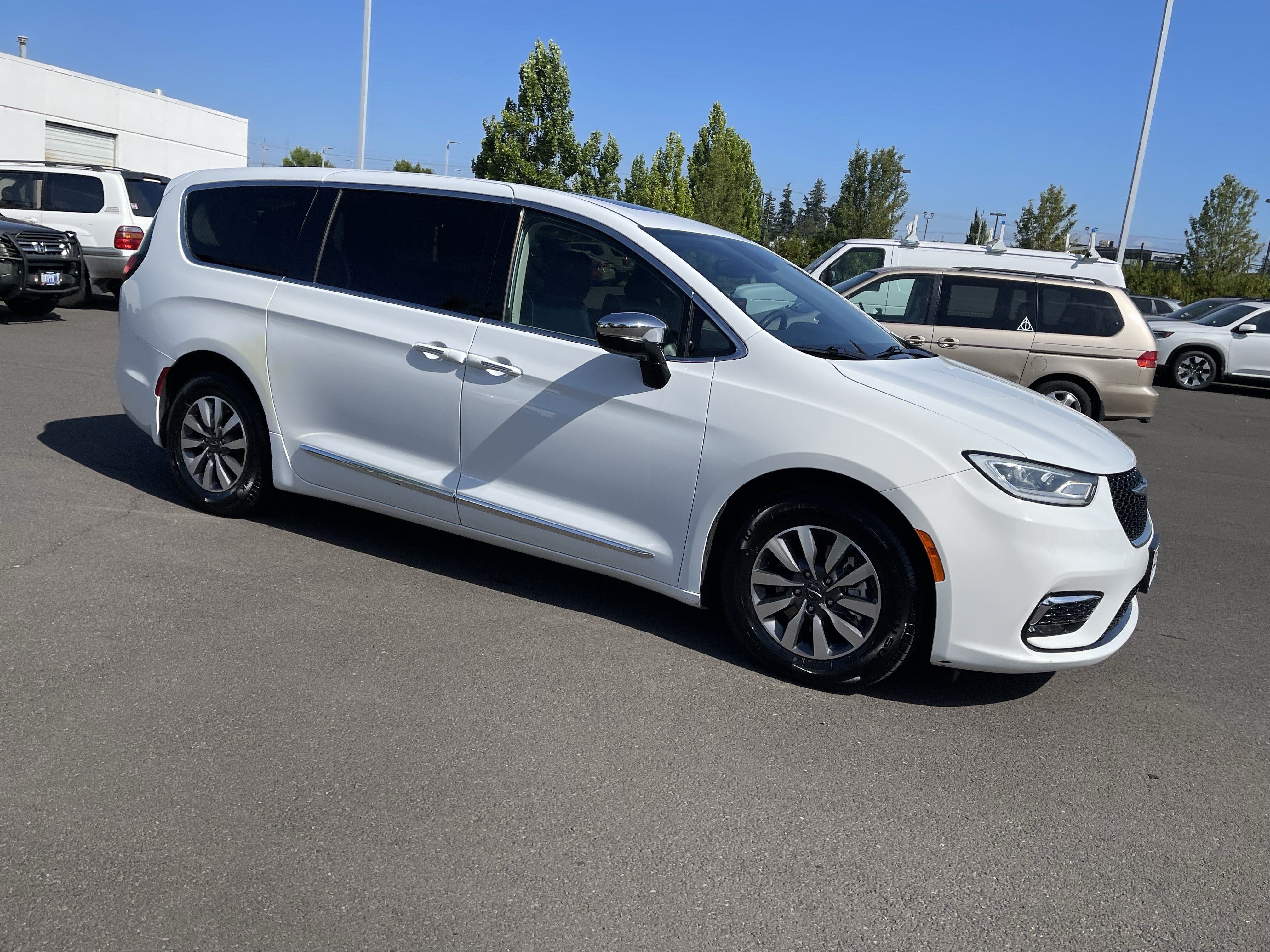 2023 Chrysler Pacifica Hybrid Limited