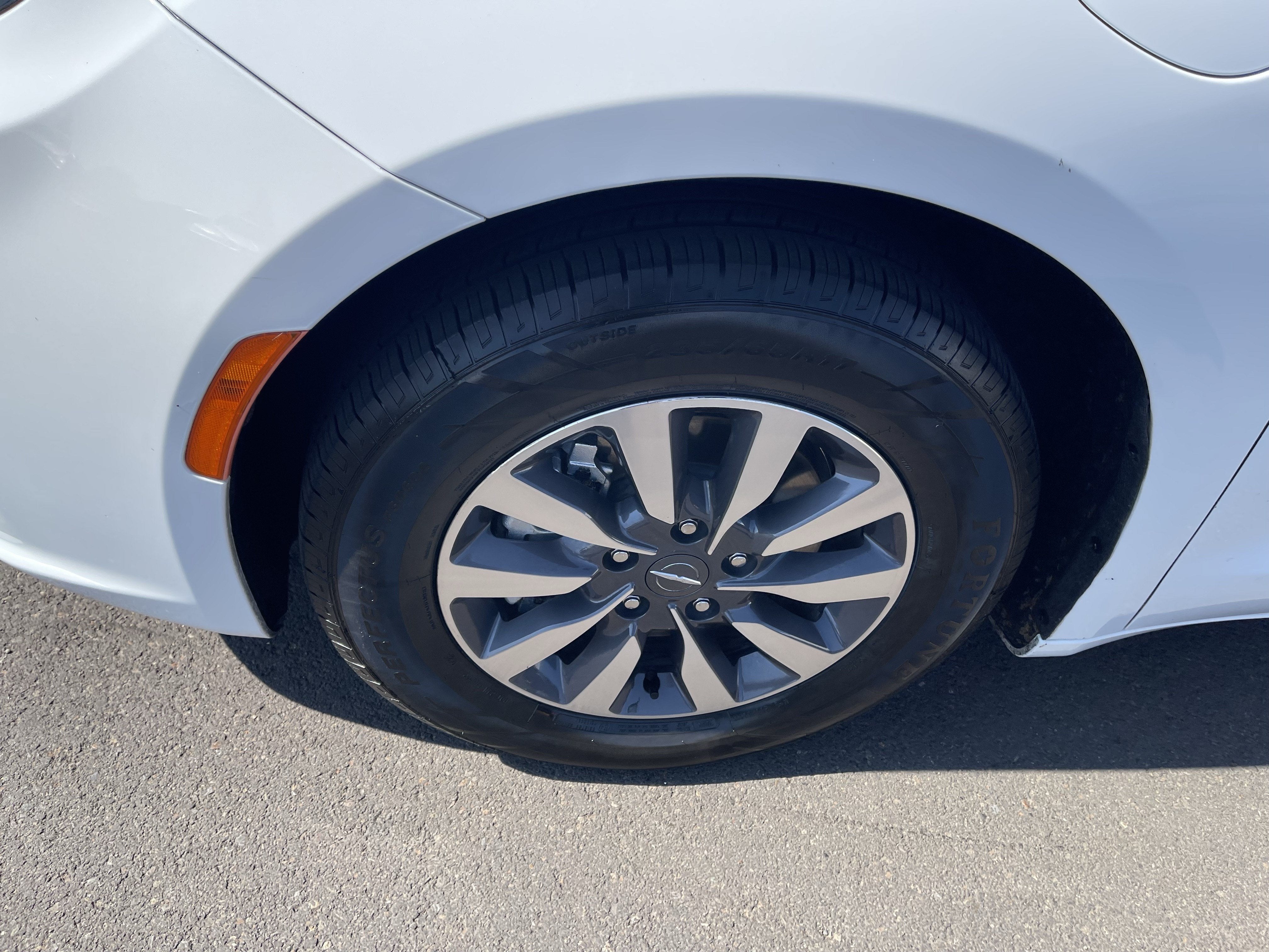 2024 Chrysler Pacifica Hybrid Select